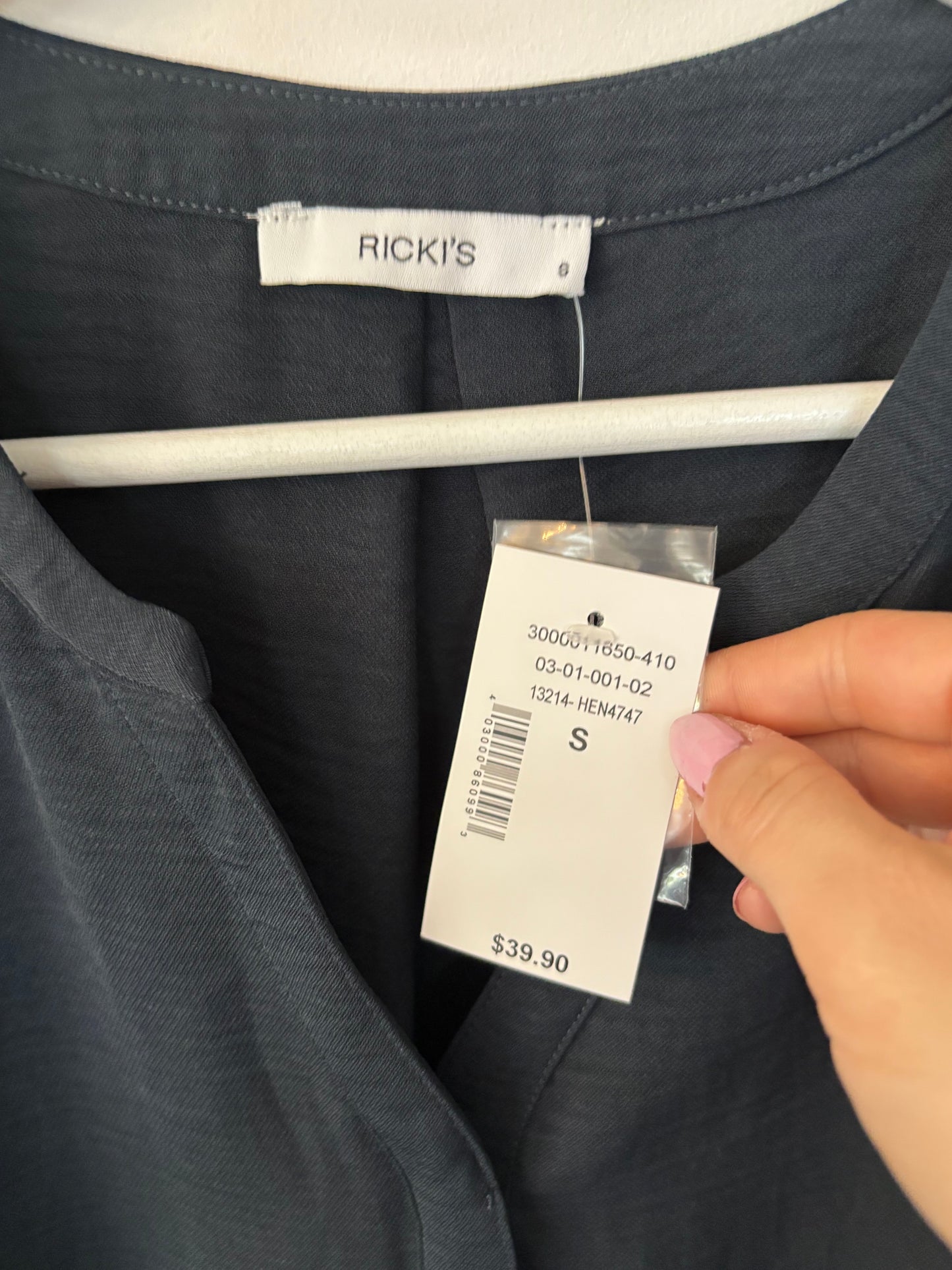 Ricki's NWT top | sz Small (generous fit)
