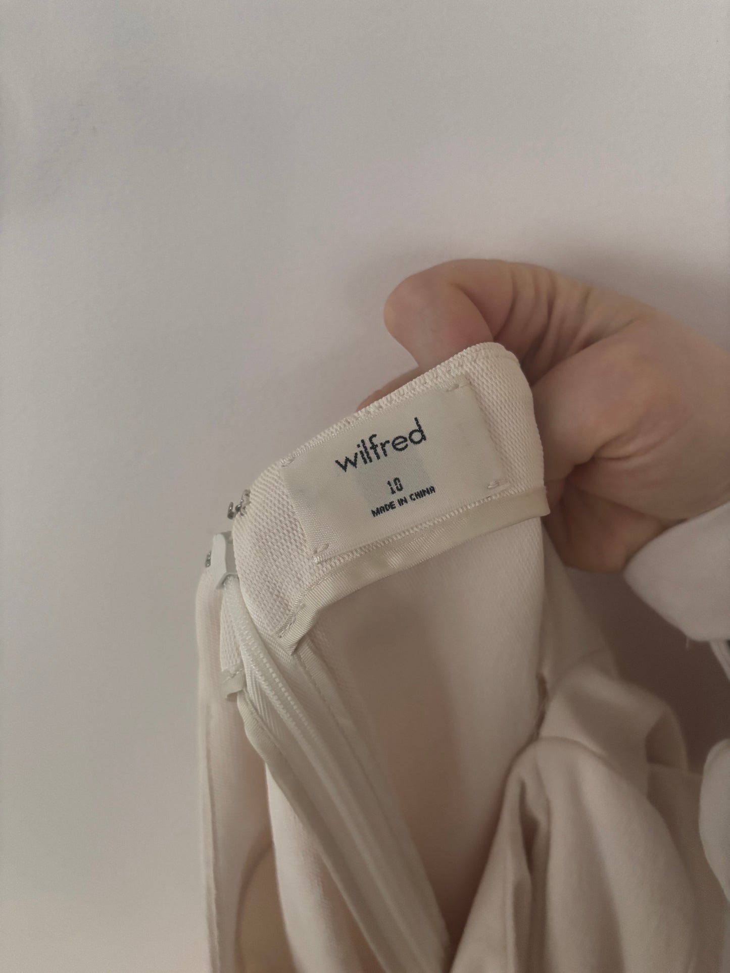 Aritzia Wilfred V Neck Ecoulement Wide Leg Jumpsuit | Sz 10 (flaw)
