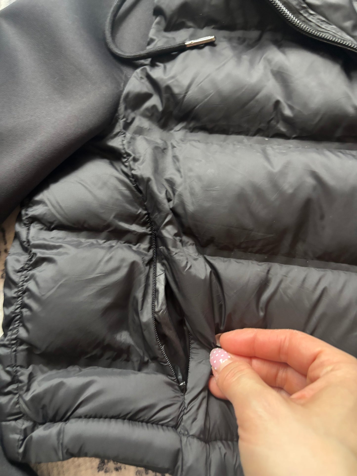 Zara Combination Cropped Hooded Puffer Jacket in Black | Large (N189C8)