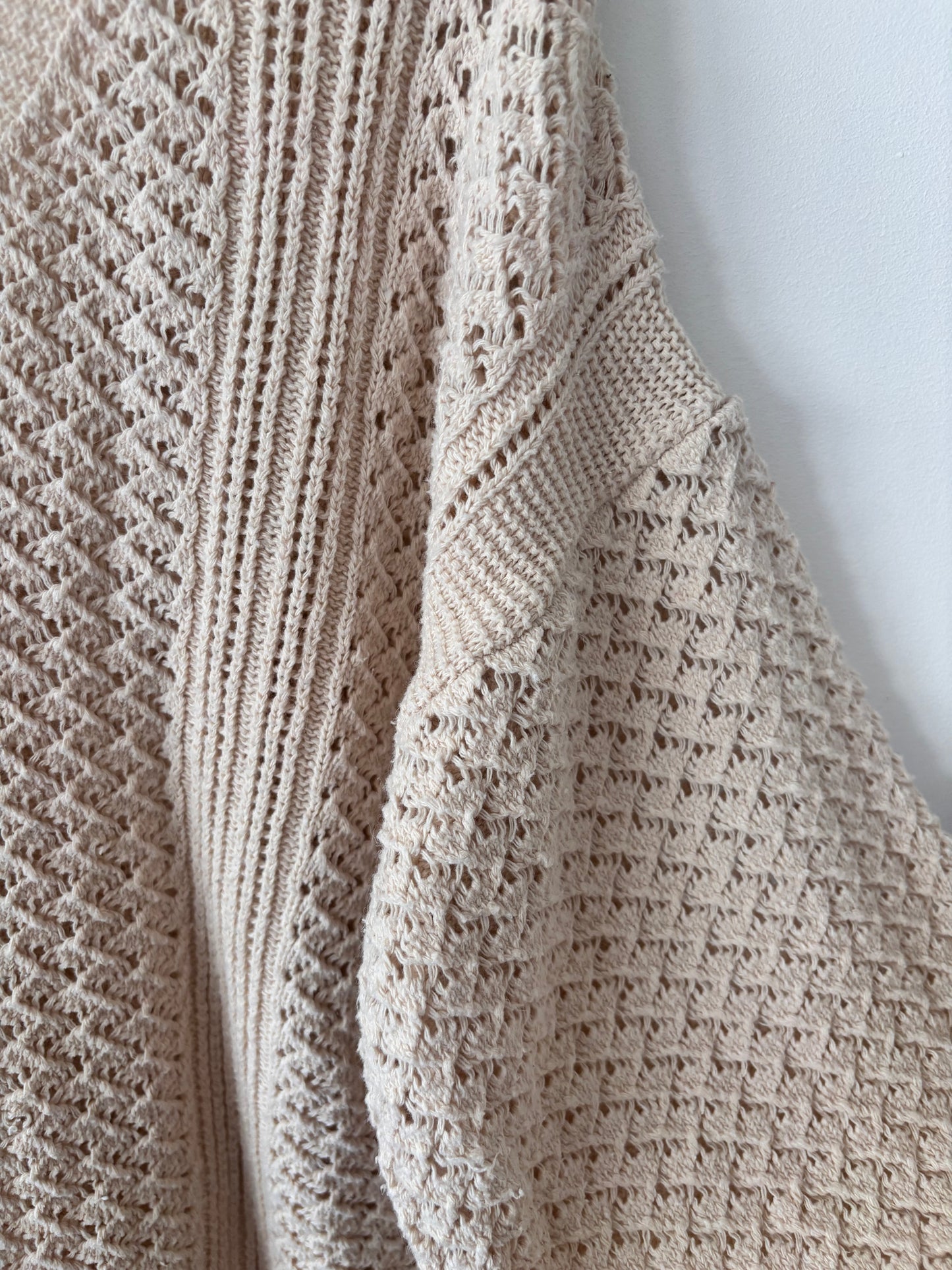 ePretty Beige Knit V-neck Sweater | Sz Large