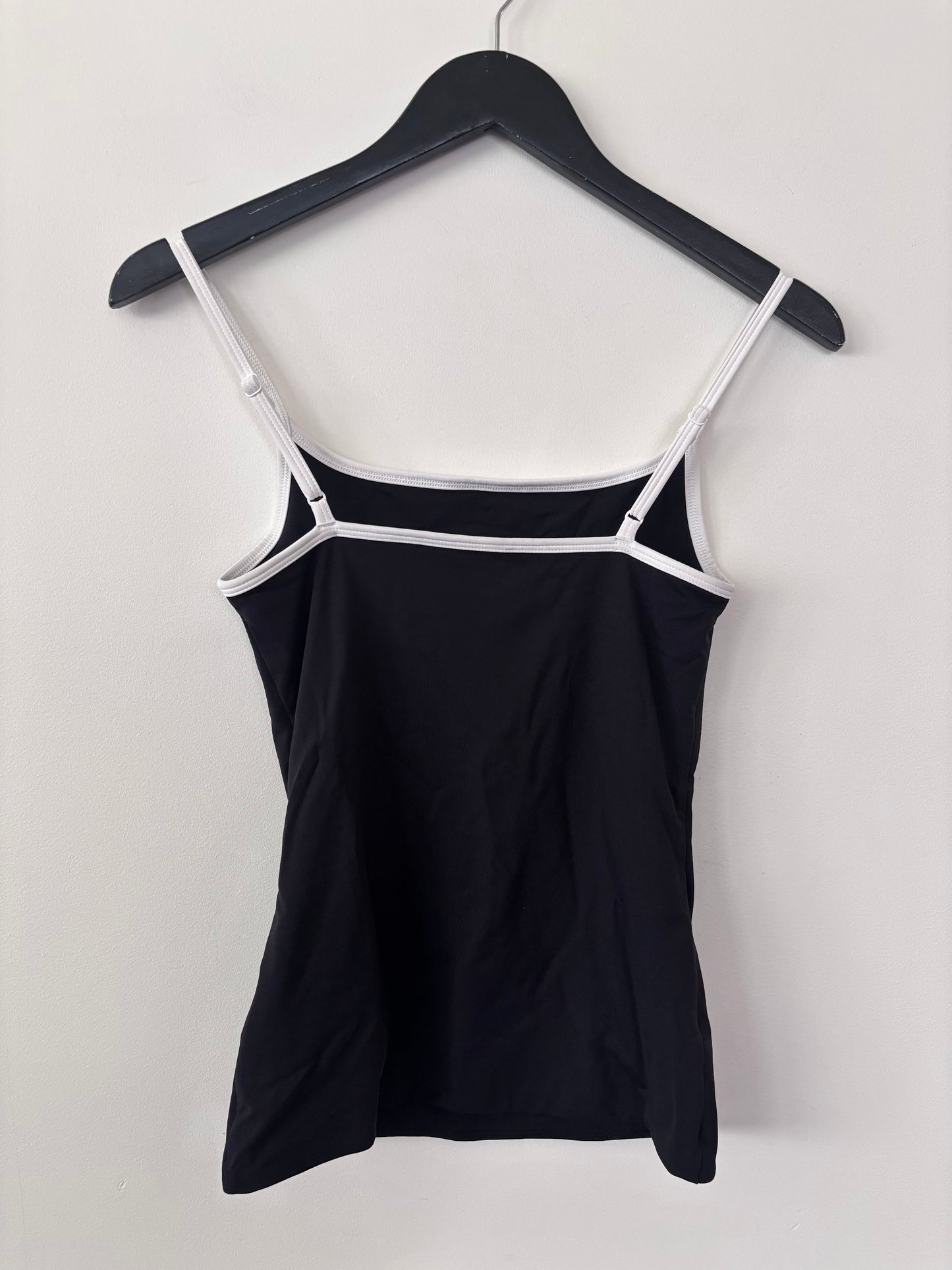 Aritzia Original Contour Swoop Cami Tank (black/white) | Sz Small