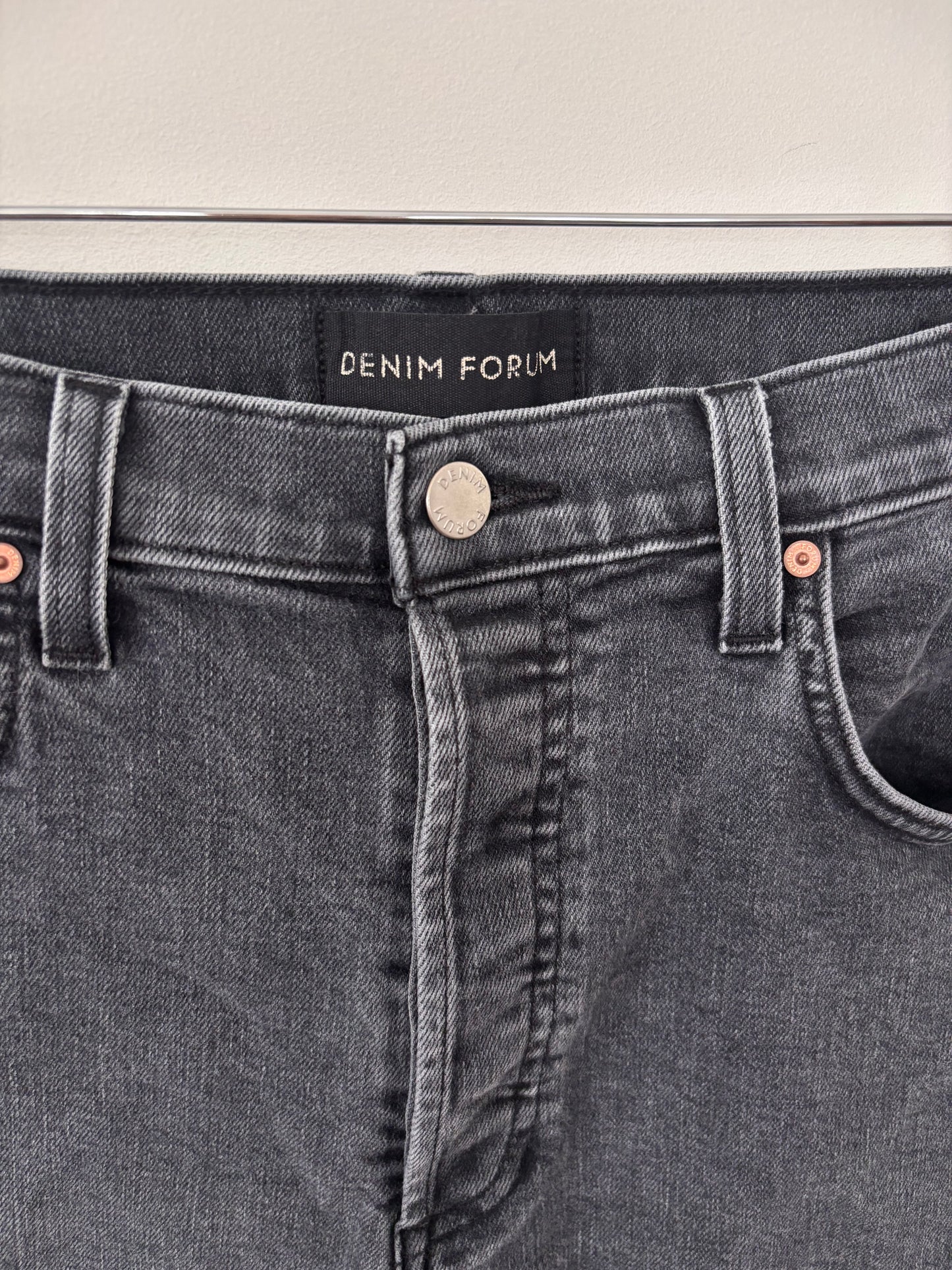 Denim Forum Arlo Straight Leg Denim | Sz 31