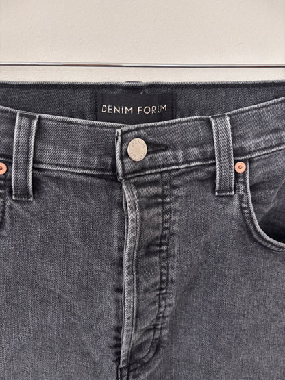 Denim Forum Arlo Straight Leg Denim | Sz 31