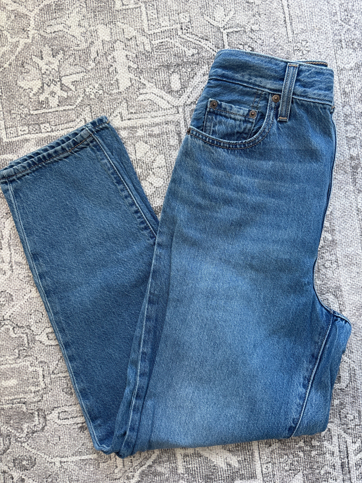 Levi's High Loose Taper Jeans Medium Blue-Wash | Sz 26 (mom jeans)