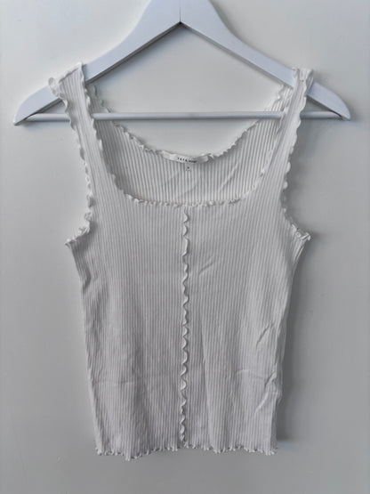 Yaya Wavy Trim Cami in White | Sz Medium