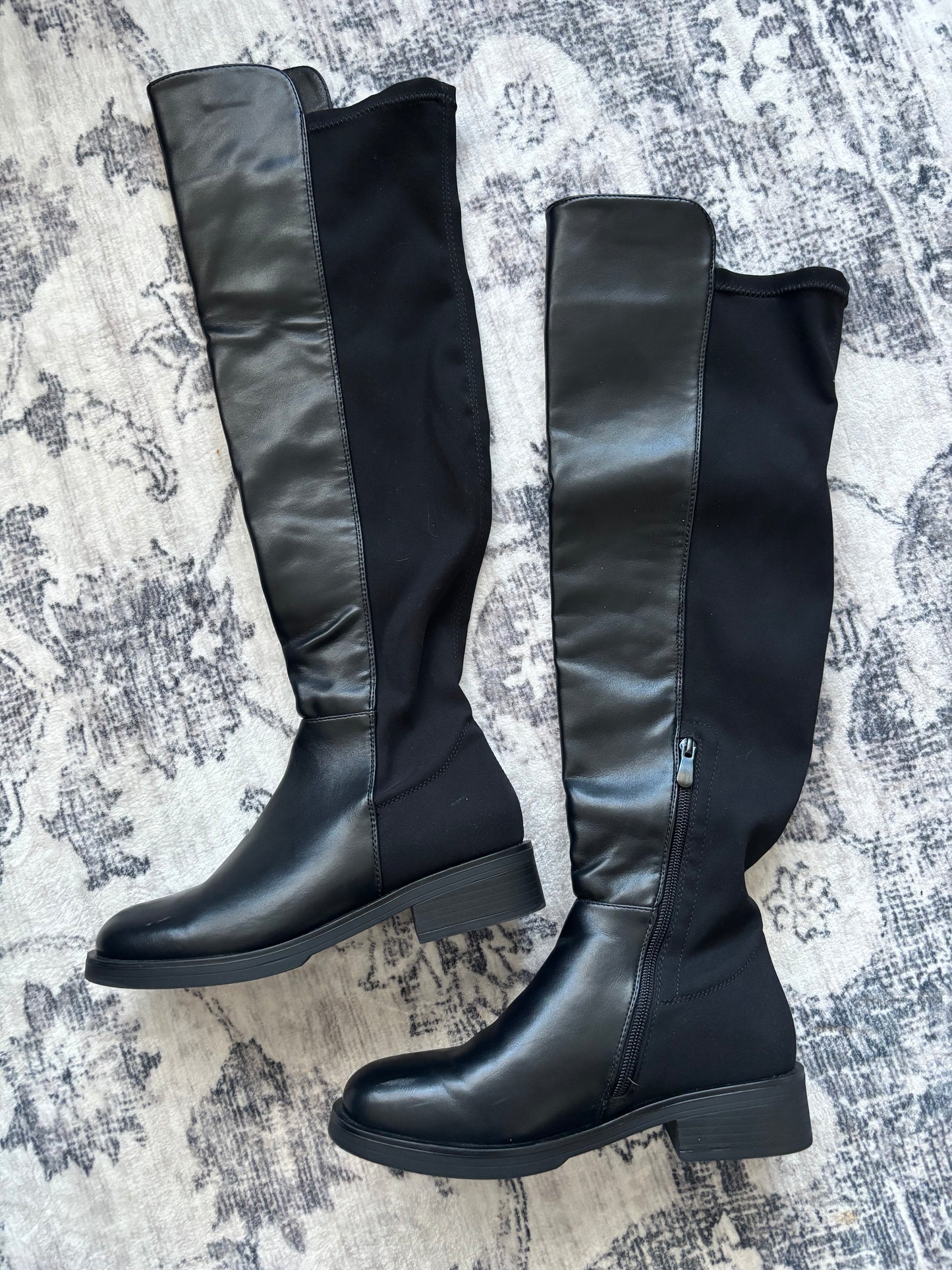 Dream Pair Black Knee High Flat Boots | Sz 7.5 (D012M10)