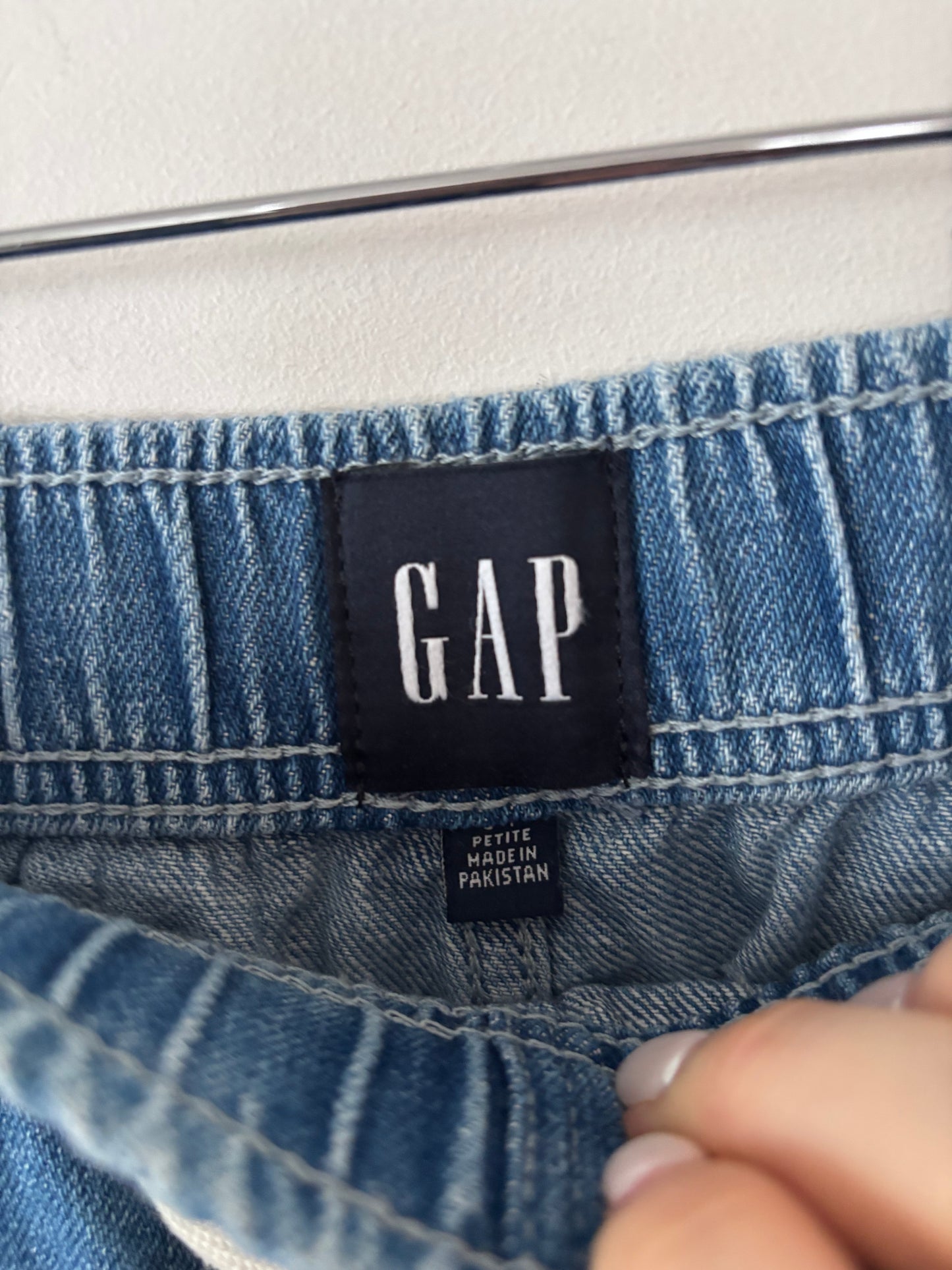 Gap Pull On Barrel Jeans | Sz Small Petite (inseam 24")