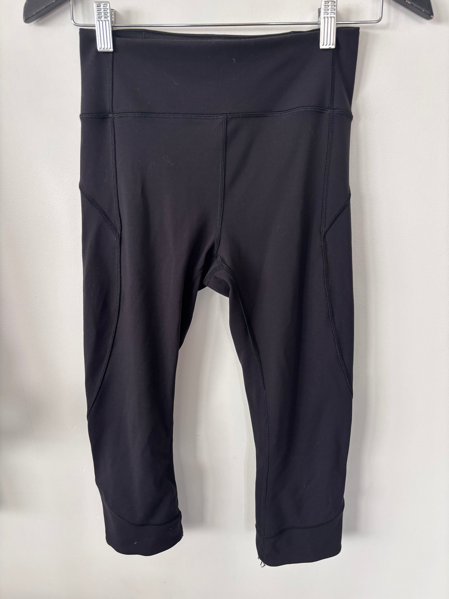Lululemon In Movement Crop *Everlux 19" Black | Sz 6