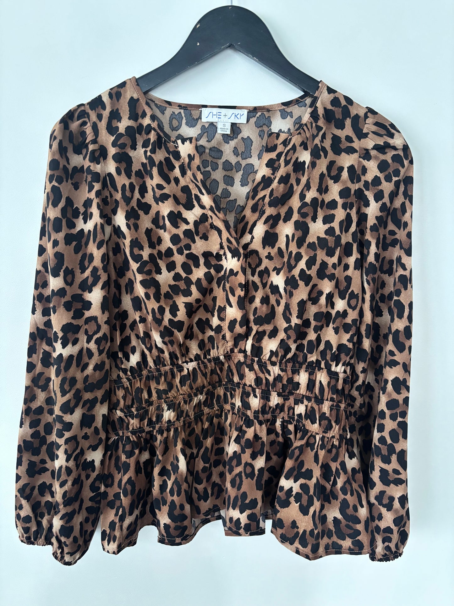 She + Sky leopard Top | Sz Small