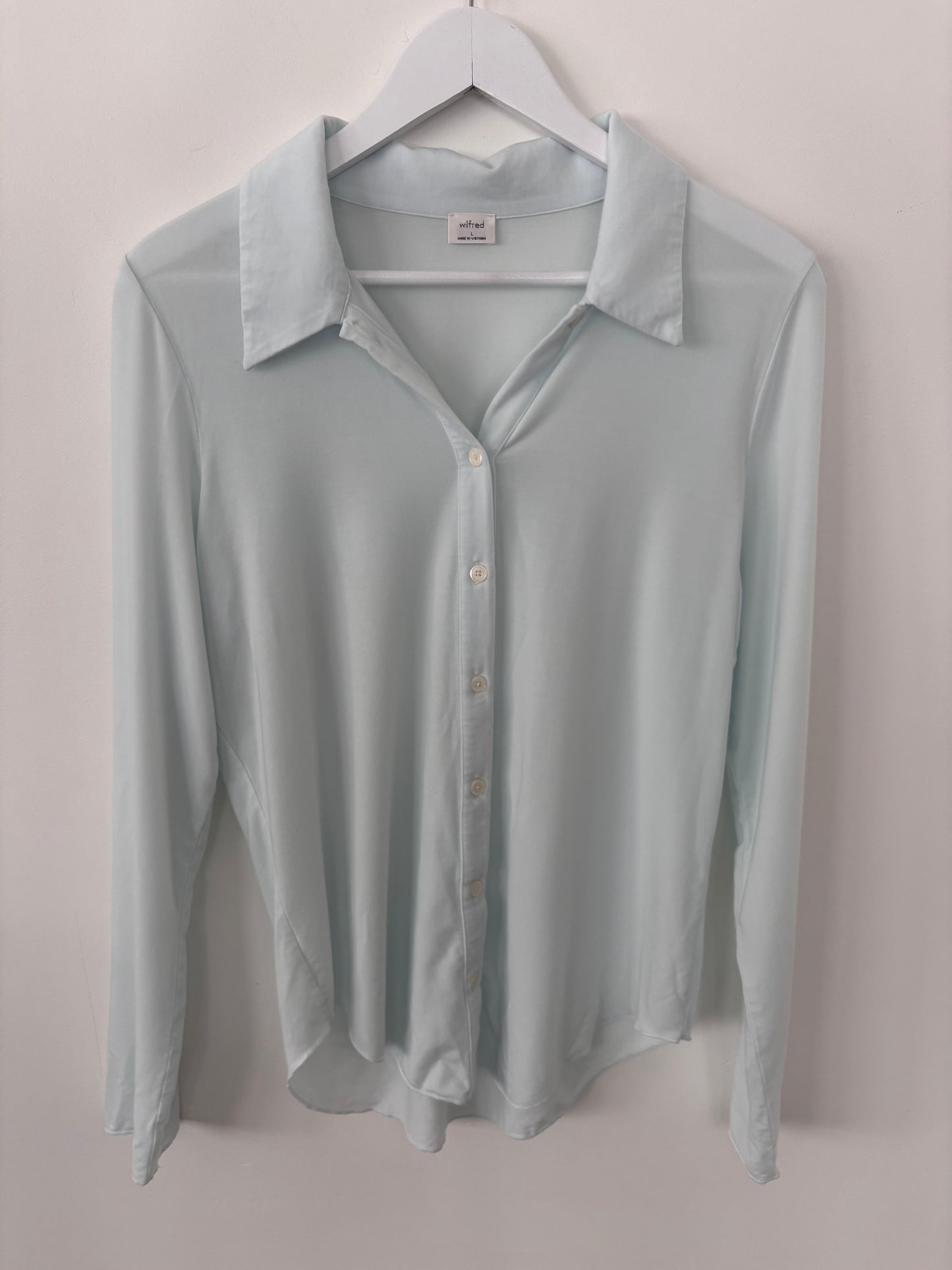Wilfred Pose Hip Length Button Down in Light Blue | Sz Large (M110B11)