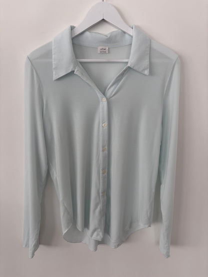 Wilfred Pose Hip Length Button Down in Light Blue | Sz Large (M110B11)
