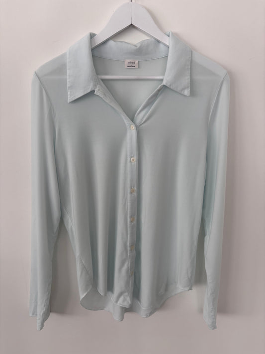 * CS Babaton Pose Hip Length Button Down in Light Blue | Sz Large (M110B11)