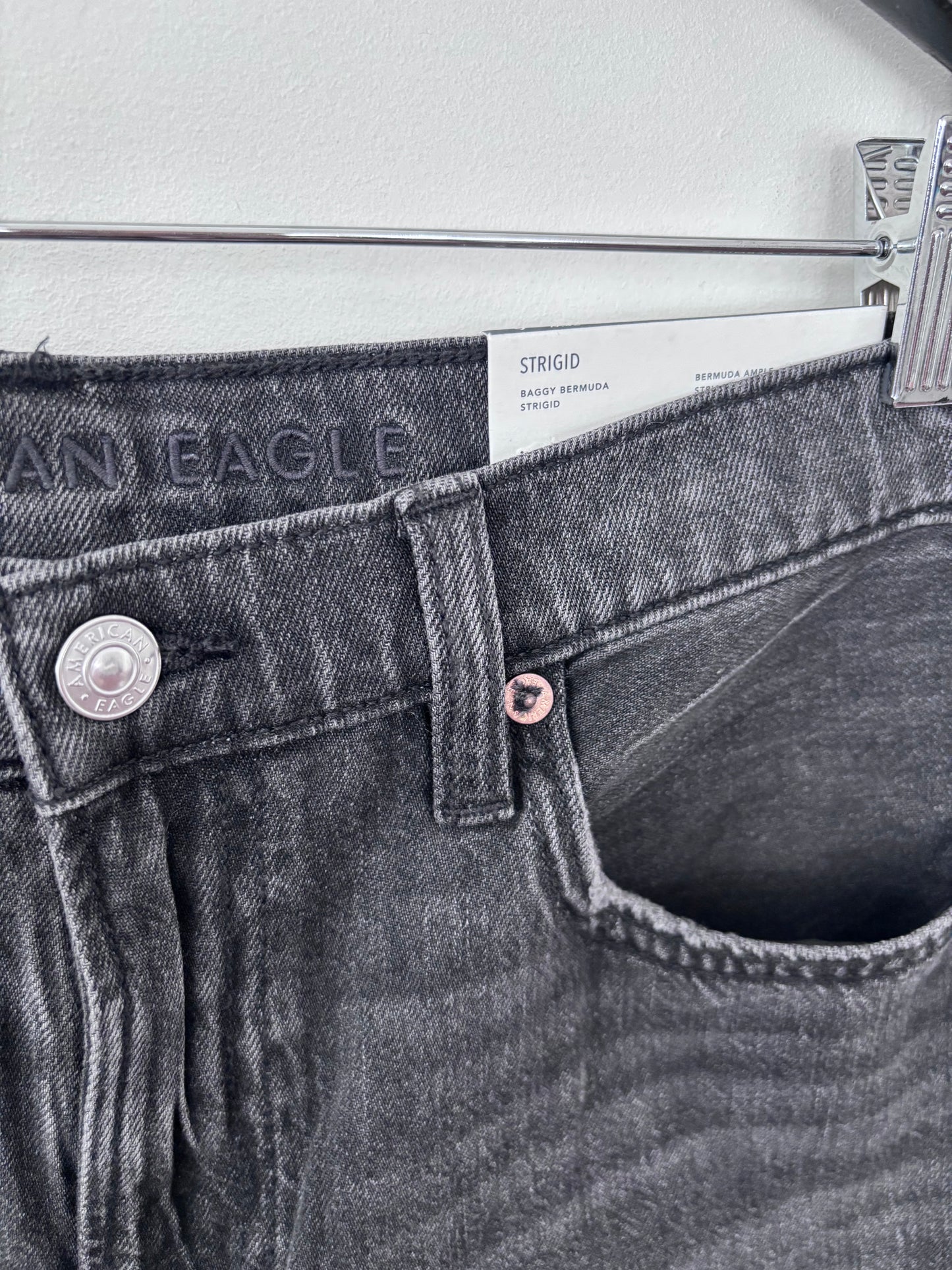 AE Baggy Bermuda Shorts NWT | Sz 6