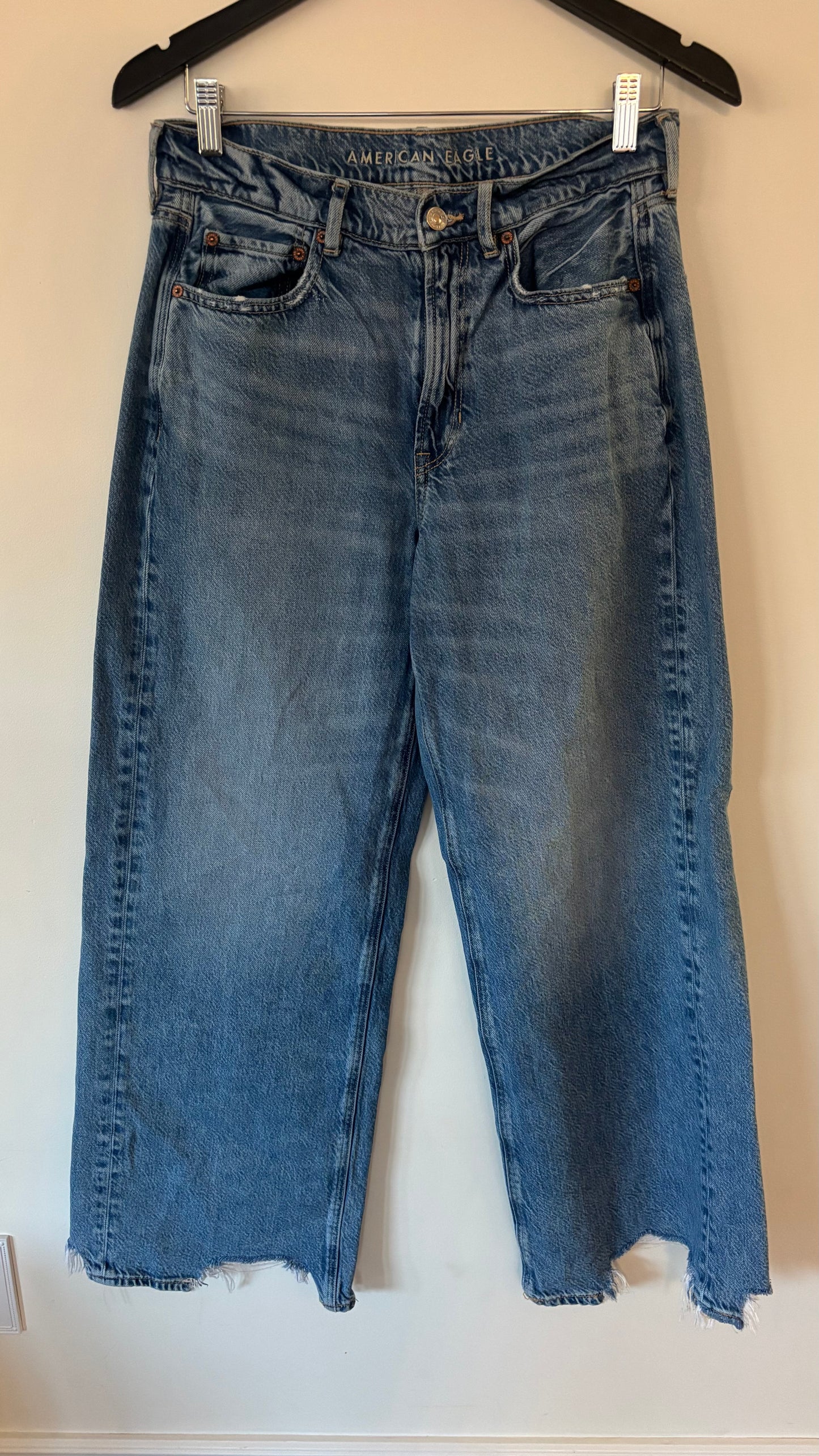 AE Super High Rise Baggy Wide Leg Jeans (Light/Med Wash)  | 8 (N29S20)