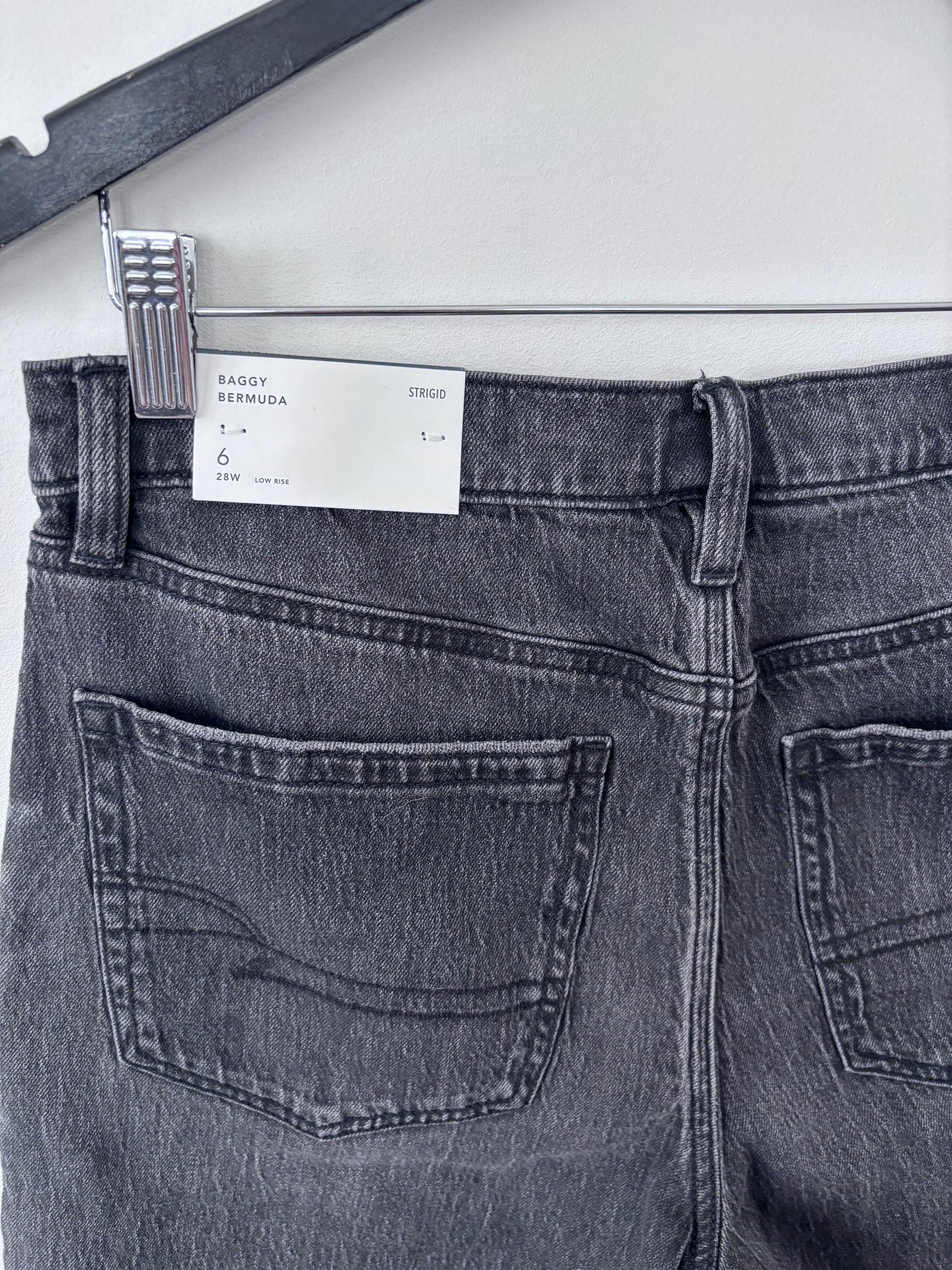 AE Baggy Bermuda Shorts NWT | Sz 6