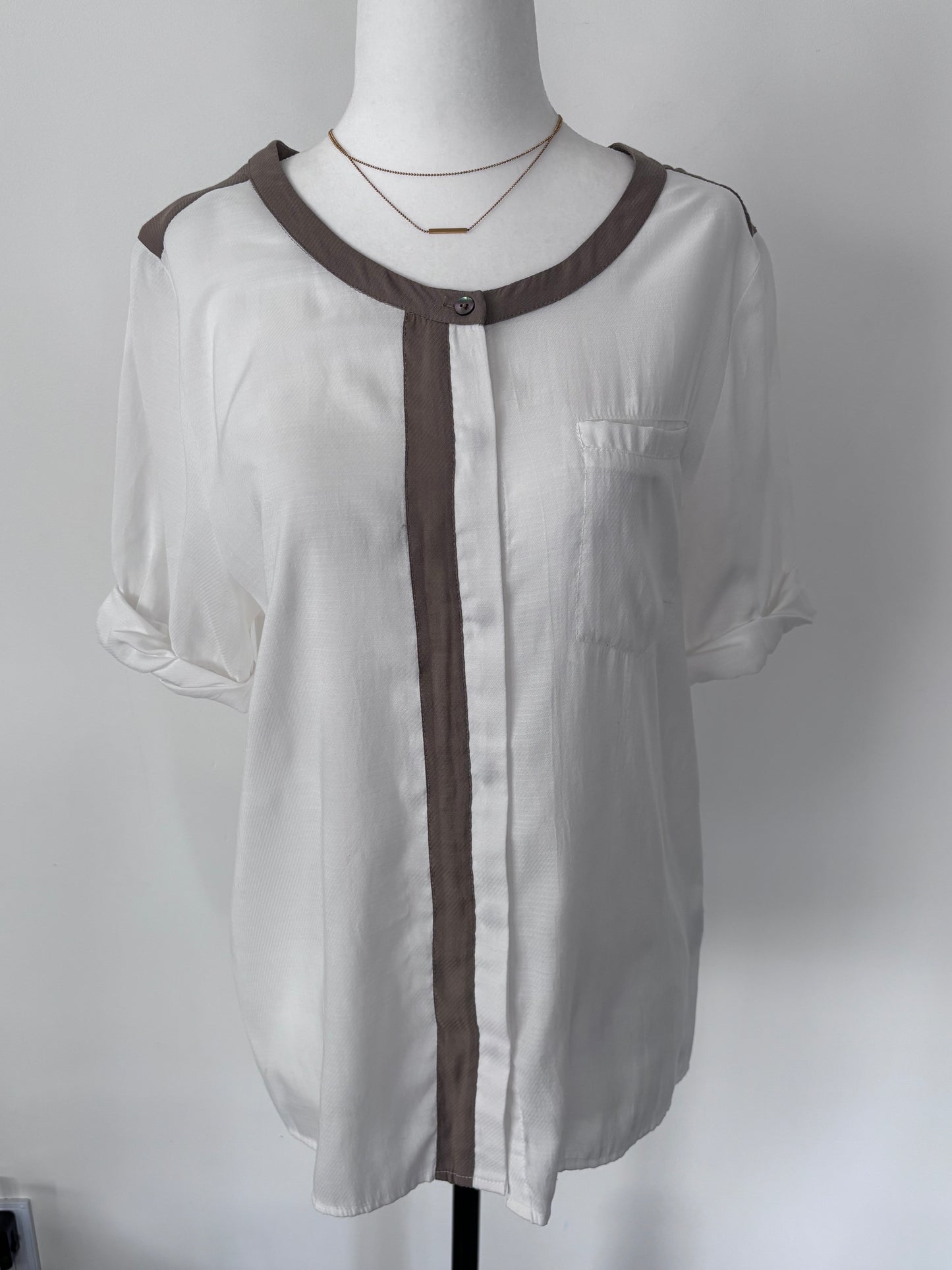 Covet Brown Trim Ivory Top | Sz Medium