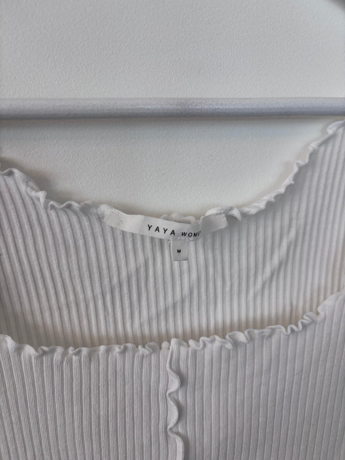 Yaya Wavy Trim Cami in White | Sz Medium