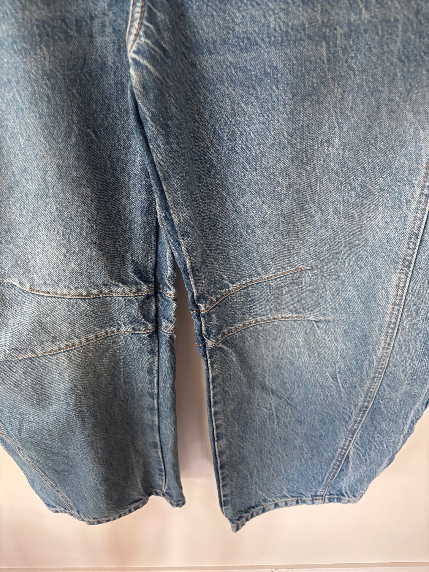 Free People Good Luck Barrel Jeans | Sz 26 (would fit 27 too)