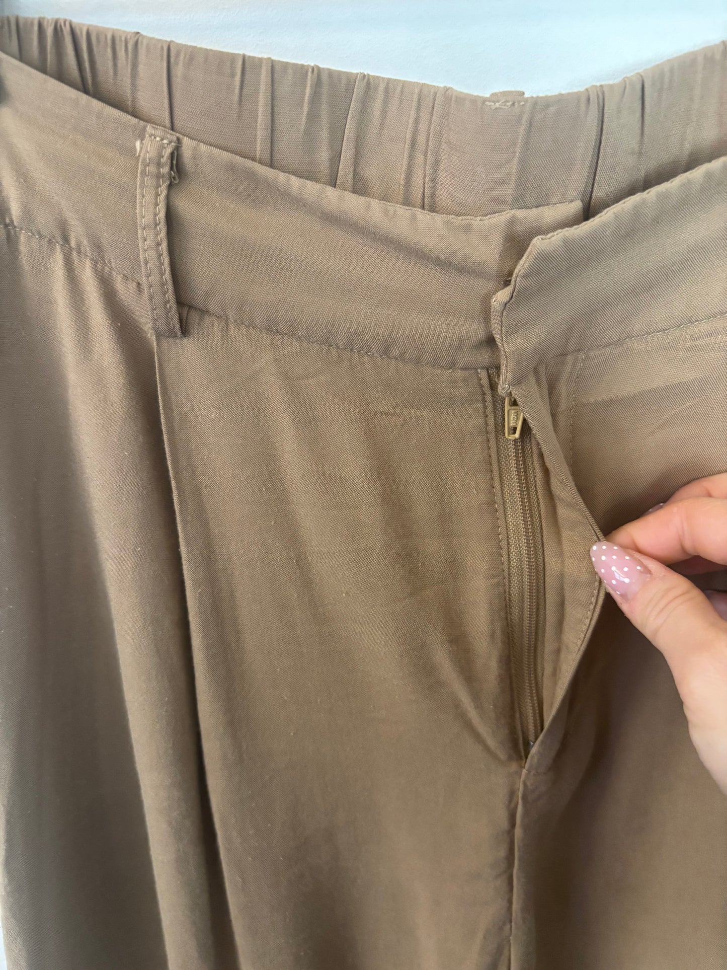 Commense Camel Lightweight Wide Pants | Fits like Small or Medium (N44S20)