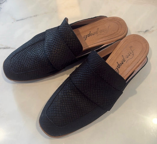 Free People Black at Ease Loafers | Sz 38 (fit like sz 7-7.5)