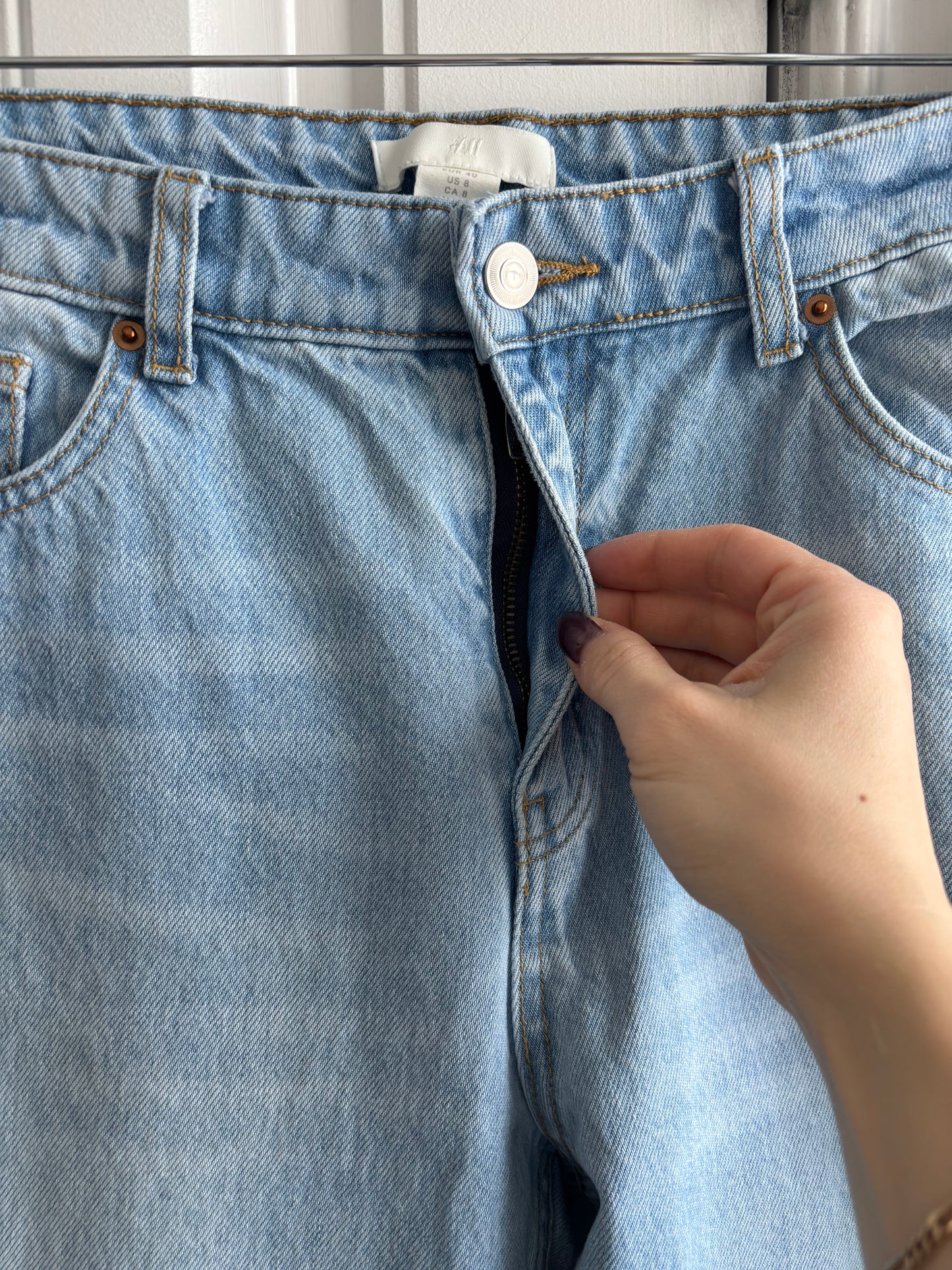 H&M Slim Straight Jeans in Light Wash | Sz 8 (N68S20)