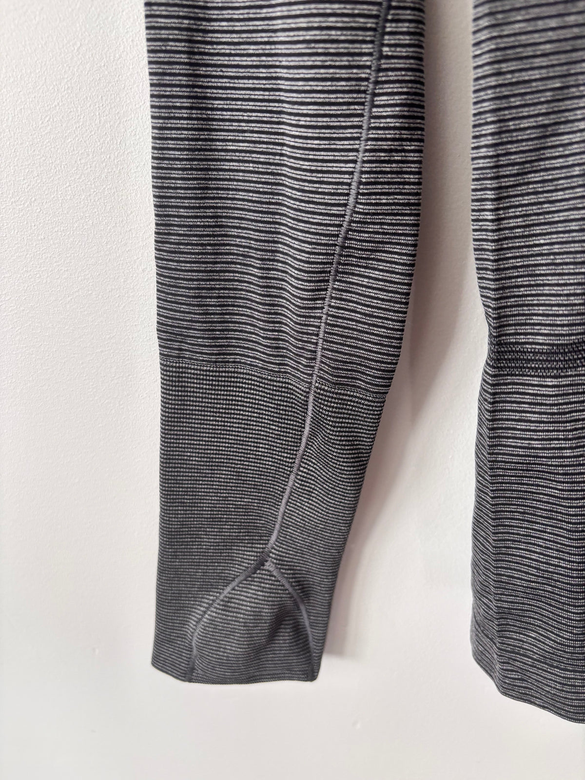 Lululemon Swiftly Tech Long-Sleeve Shirt 2.0 *Hip Length | Sz 4-6