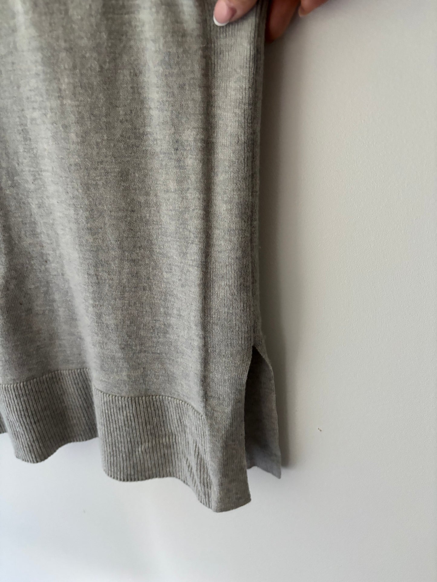 Banana Republic Sleeveless Sweater | Medium (fits large)