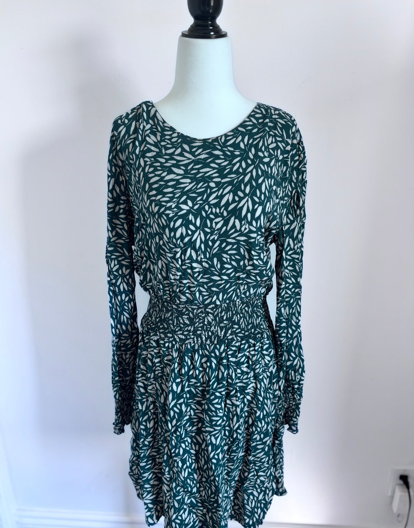 Apricot Silhouette Leaf Smocked Dress | Sz 10 (Large)