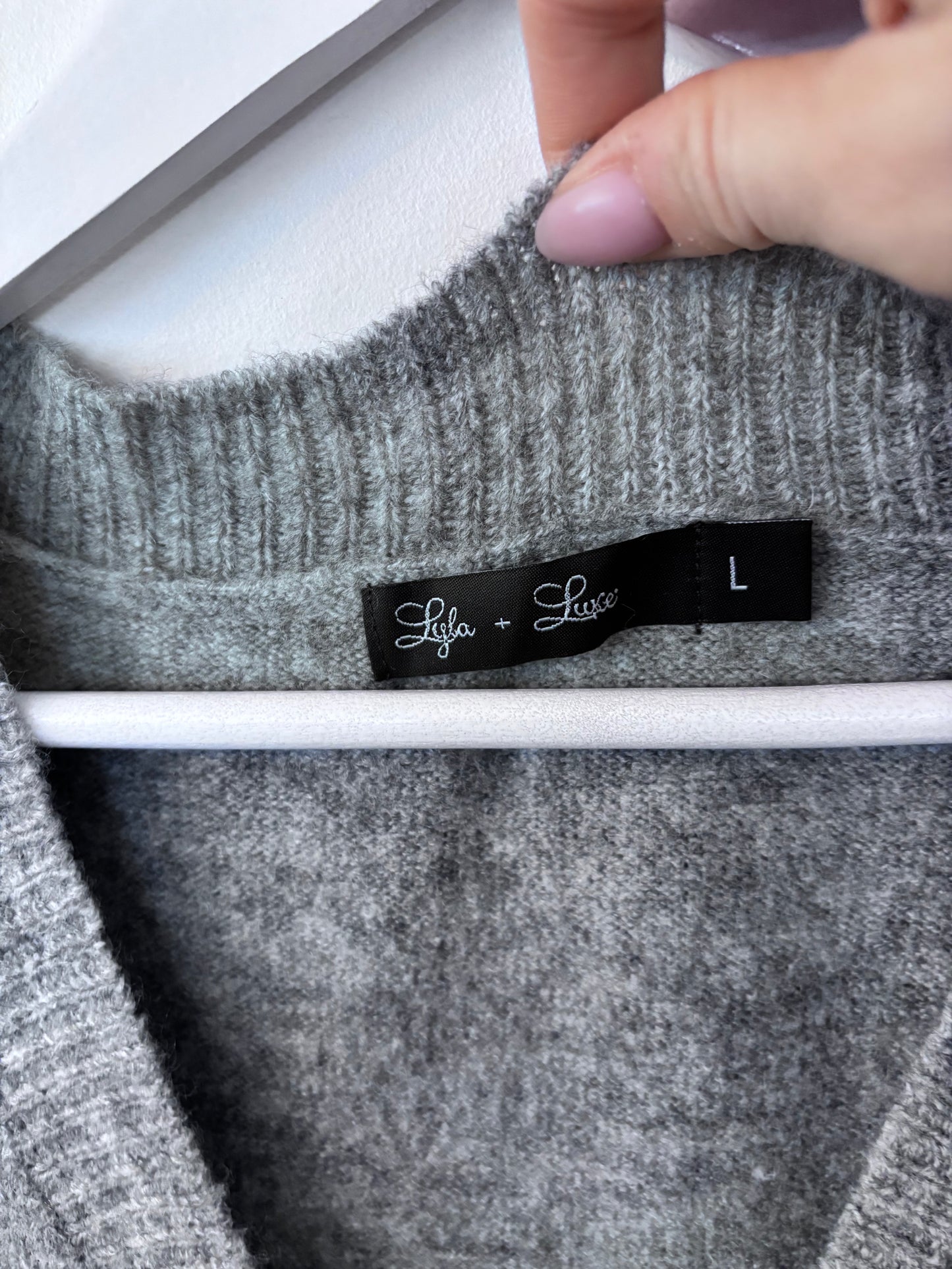Lyla & Luxe Oversized V-Neck Sweater Vest | Sz Large (AC1)