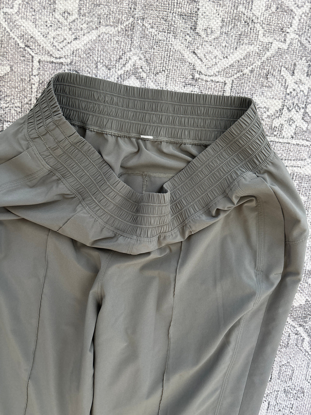 Lululemon Wanderer Jogger in Grey Sage | Sz 6