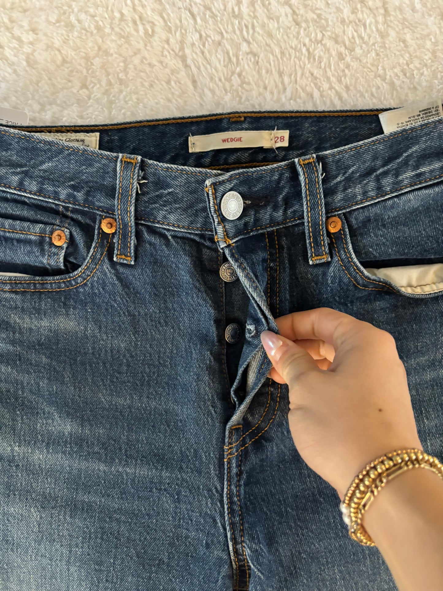 Levi's Wedgie Denim | 28 (1% elastane) (O134C1)