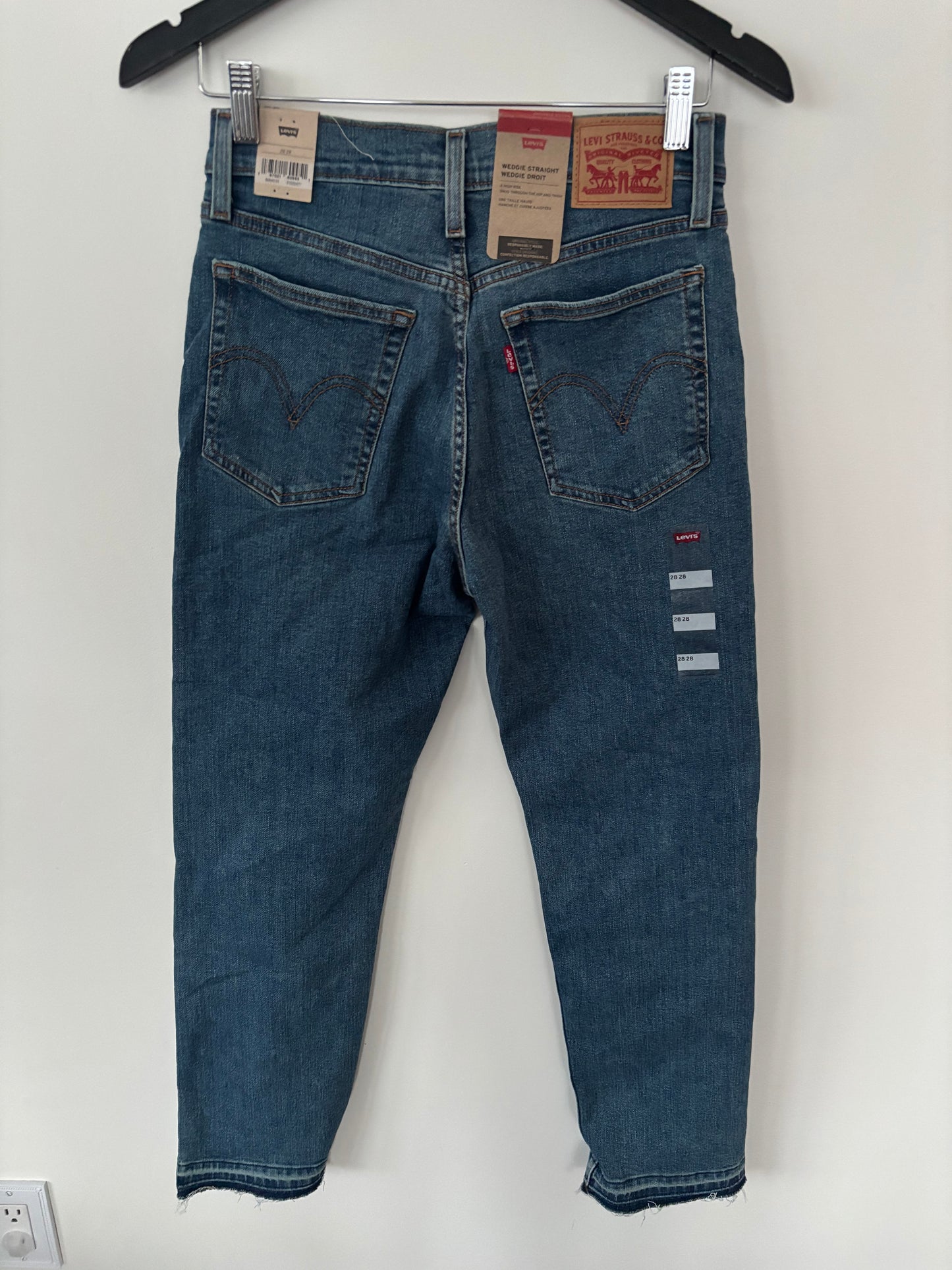 Levi's Wedgie Straight NWT Jeans | Sz 28 (stretch, 28" L)(J136E14)