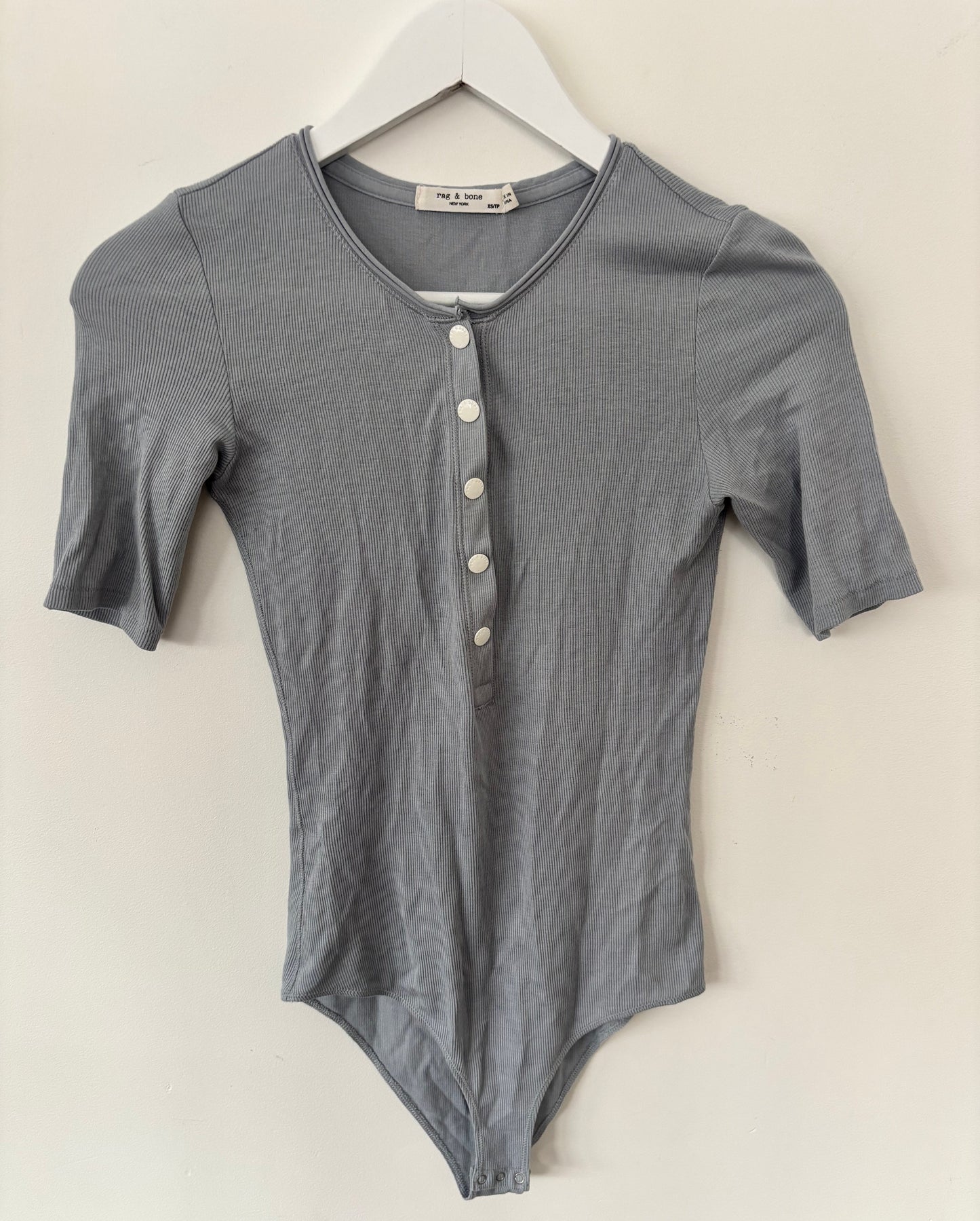 Rag & Bone Mac Ribbed Snap Henley Bodysuit | XS (J65AB1)