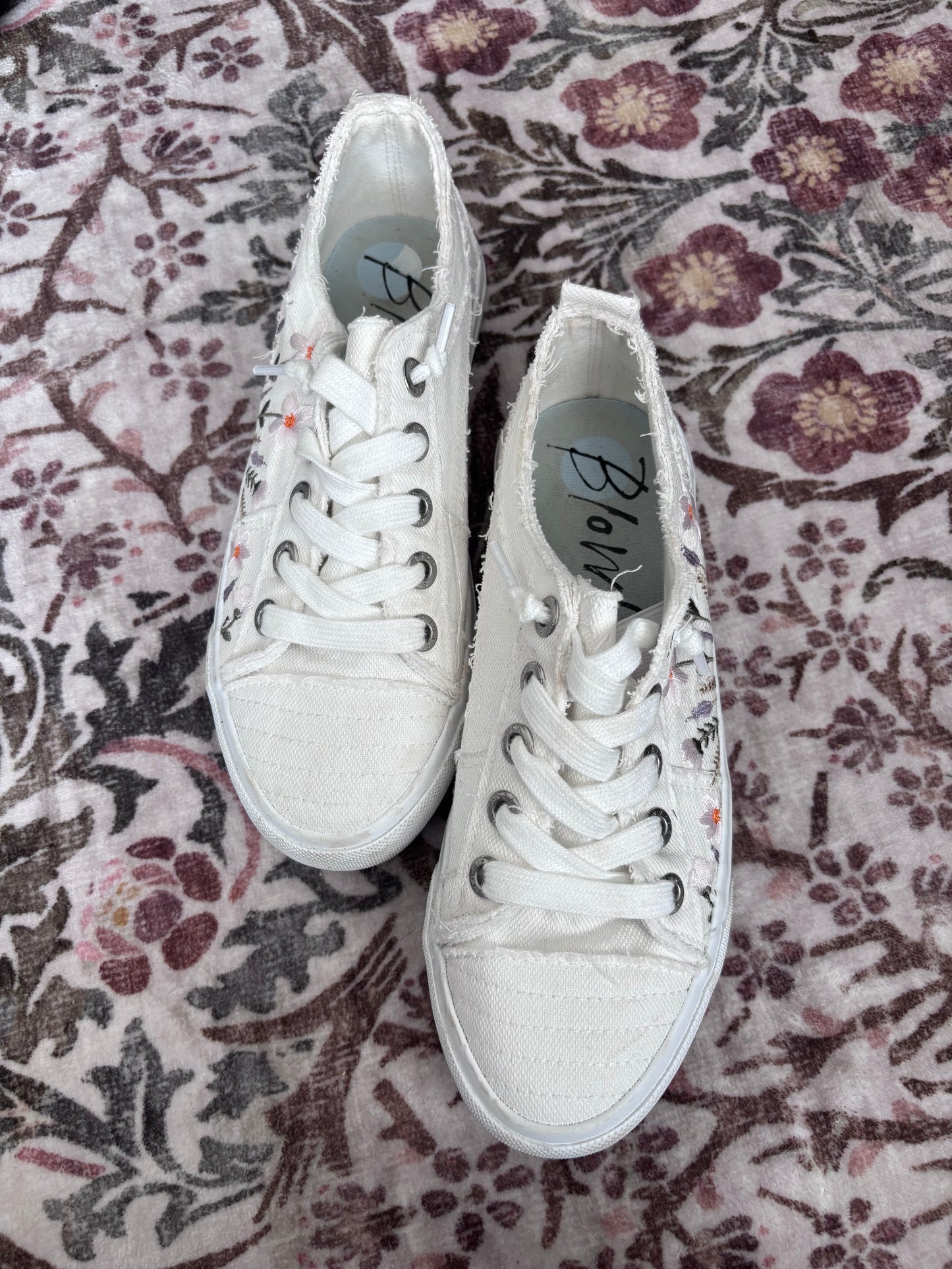 Blowfish Embroidered Sneakers | Sz 7