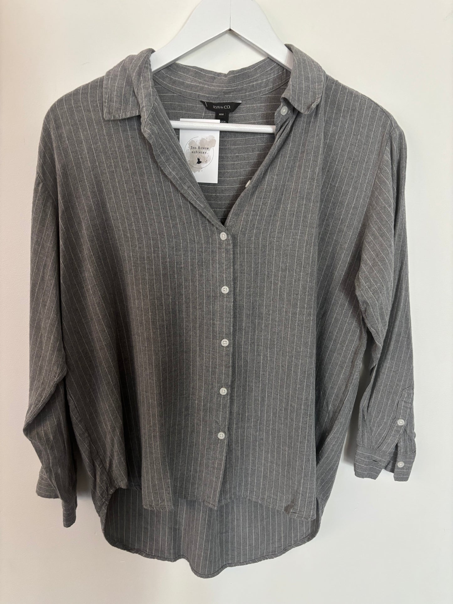 RW&Co Dark Grey Pinstripe Button Up Shirt | Medium (N43S20)