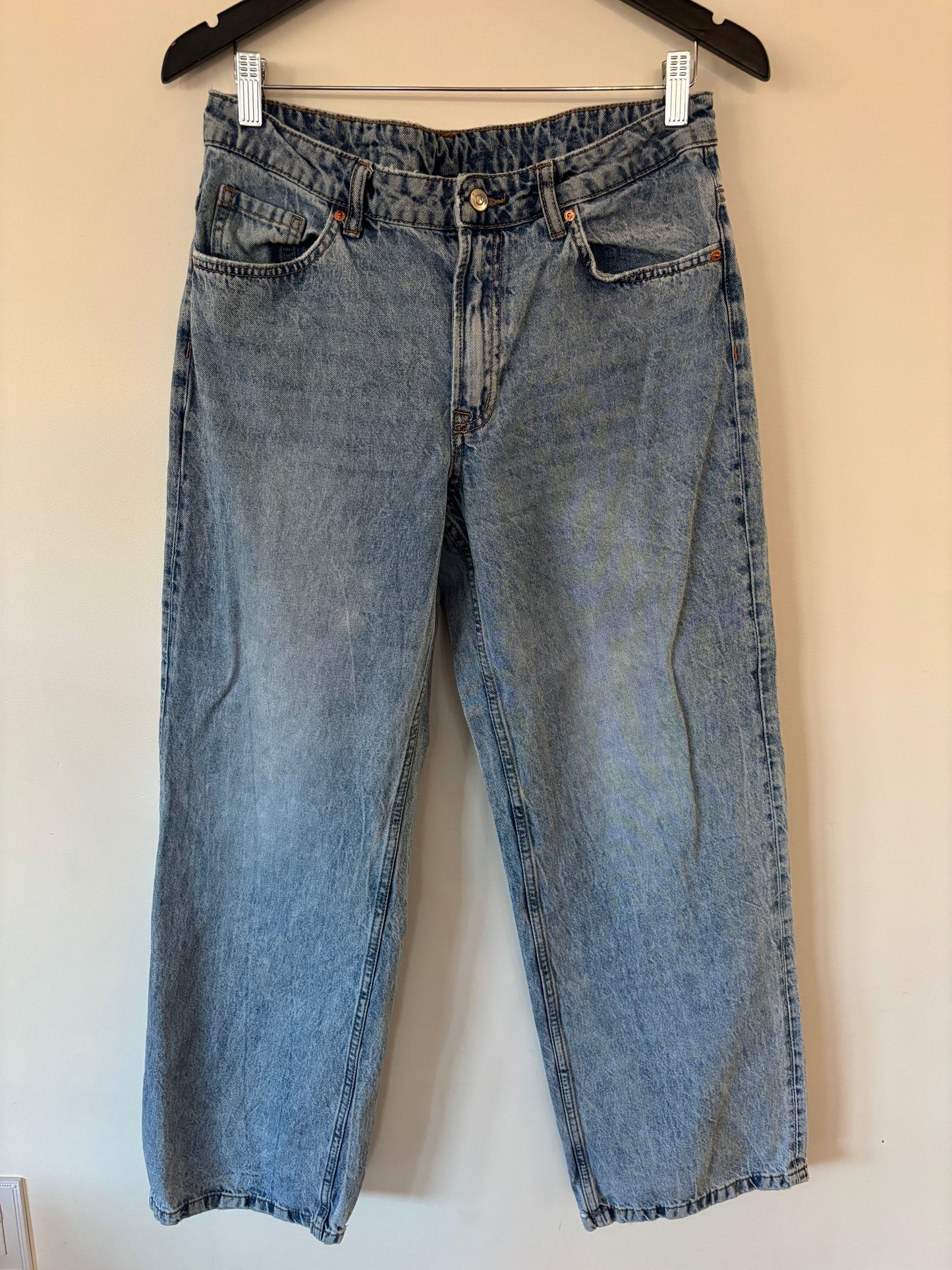 H&M Divided Baggy Low Jeans (Light Wash) | Sz 8 (N23S20)
