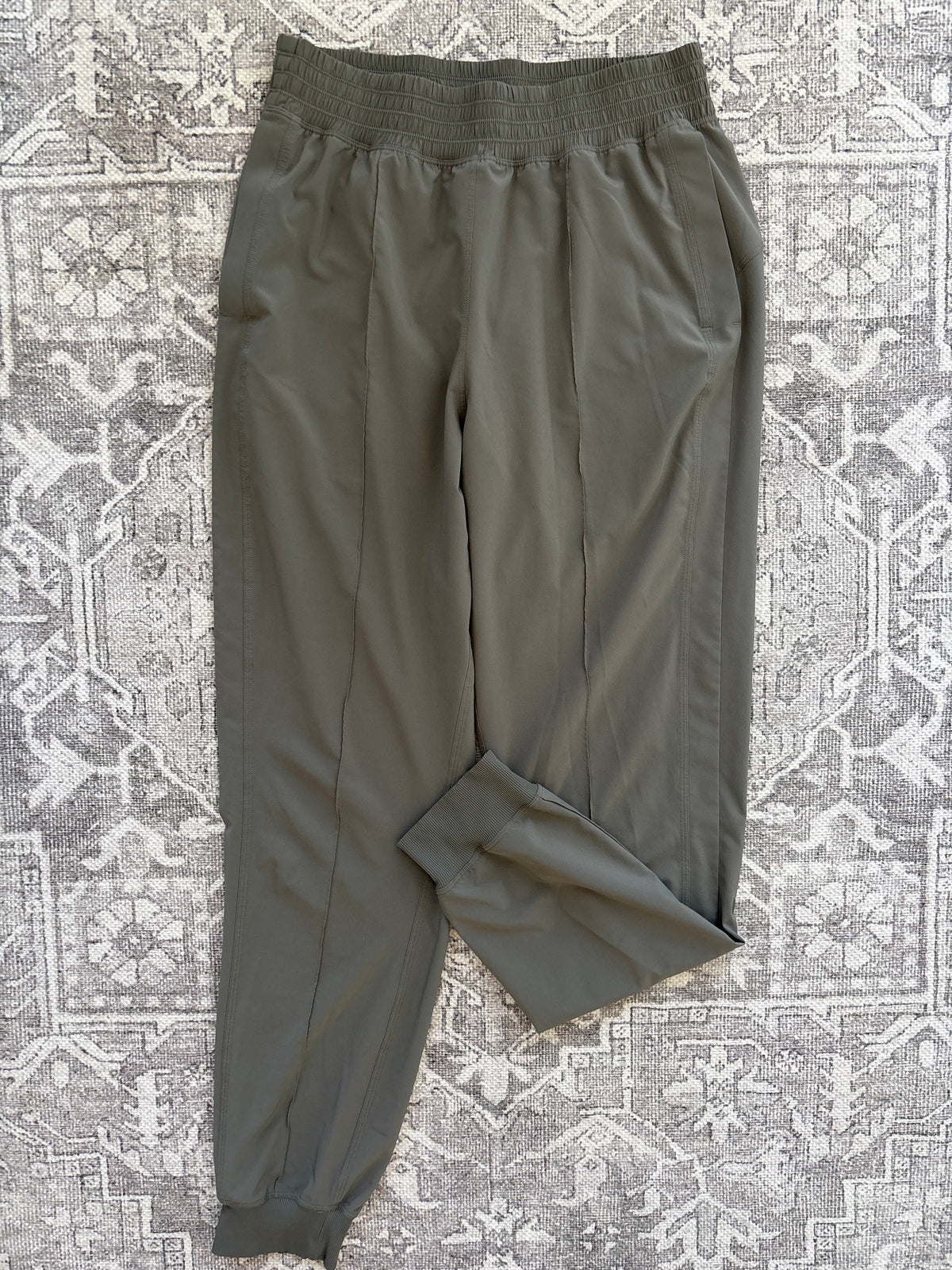 Lululemon Wanderer Jogger in Grey Sage | Sz 6