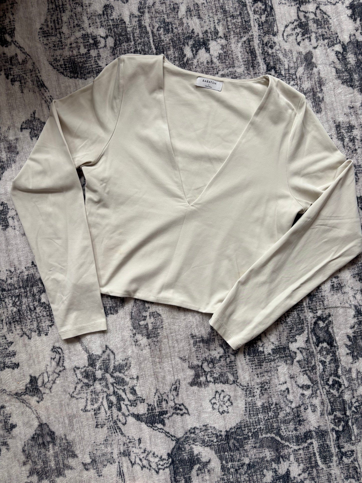 Babaton / Aritzia Contour V-neck Long Sleeve in Bone | Large (N198C8)