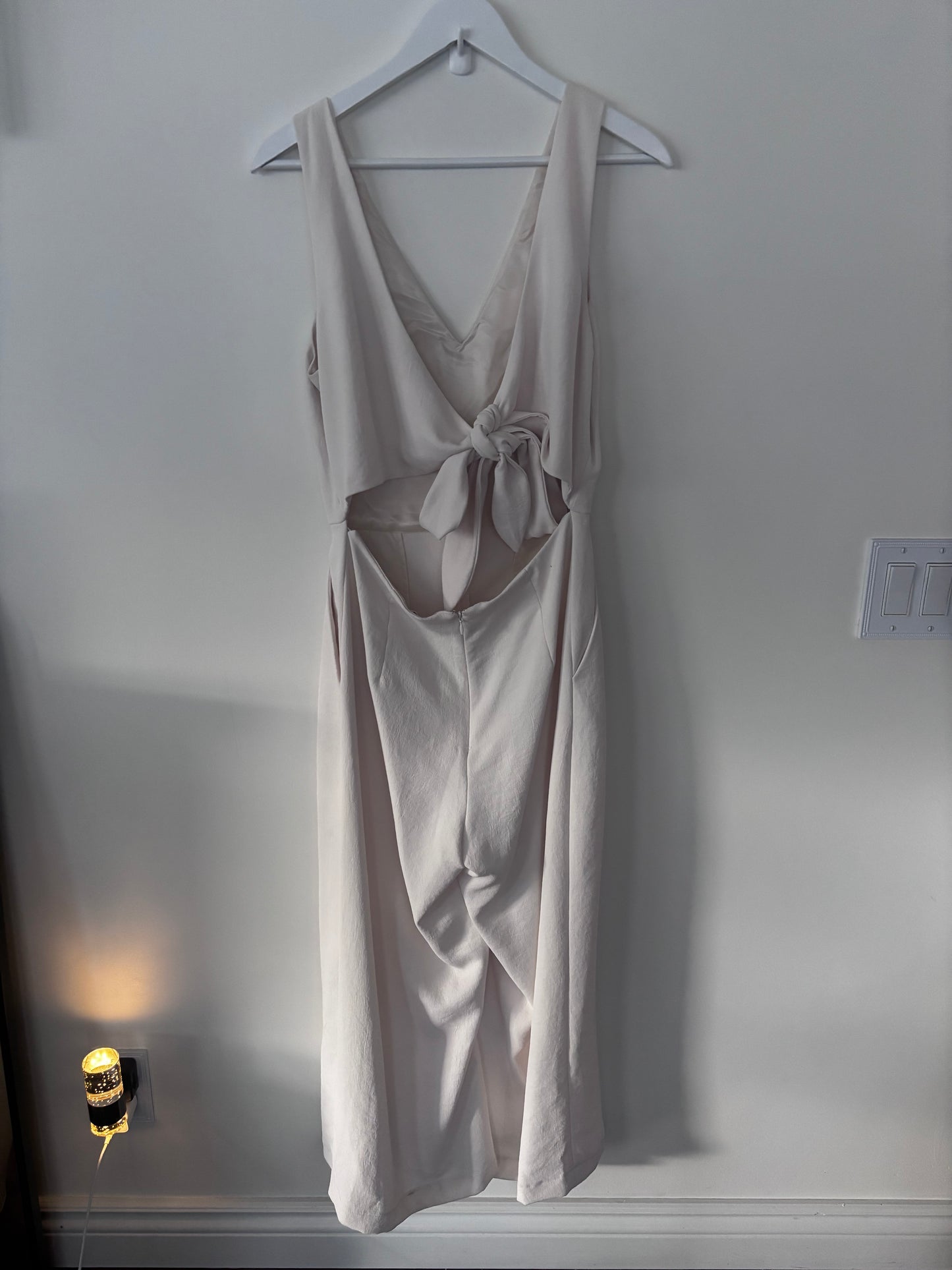 Aritzia Wilfred V Neck Ecoulement Wide Leg Jumpsuit | Sz 10 (flaw)