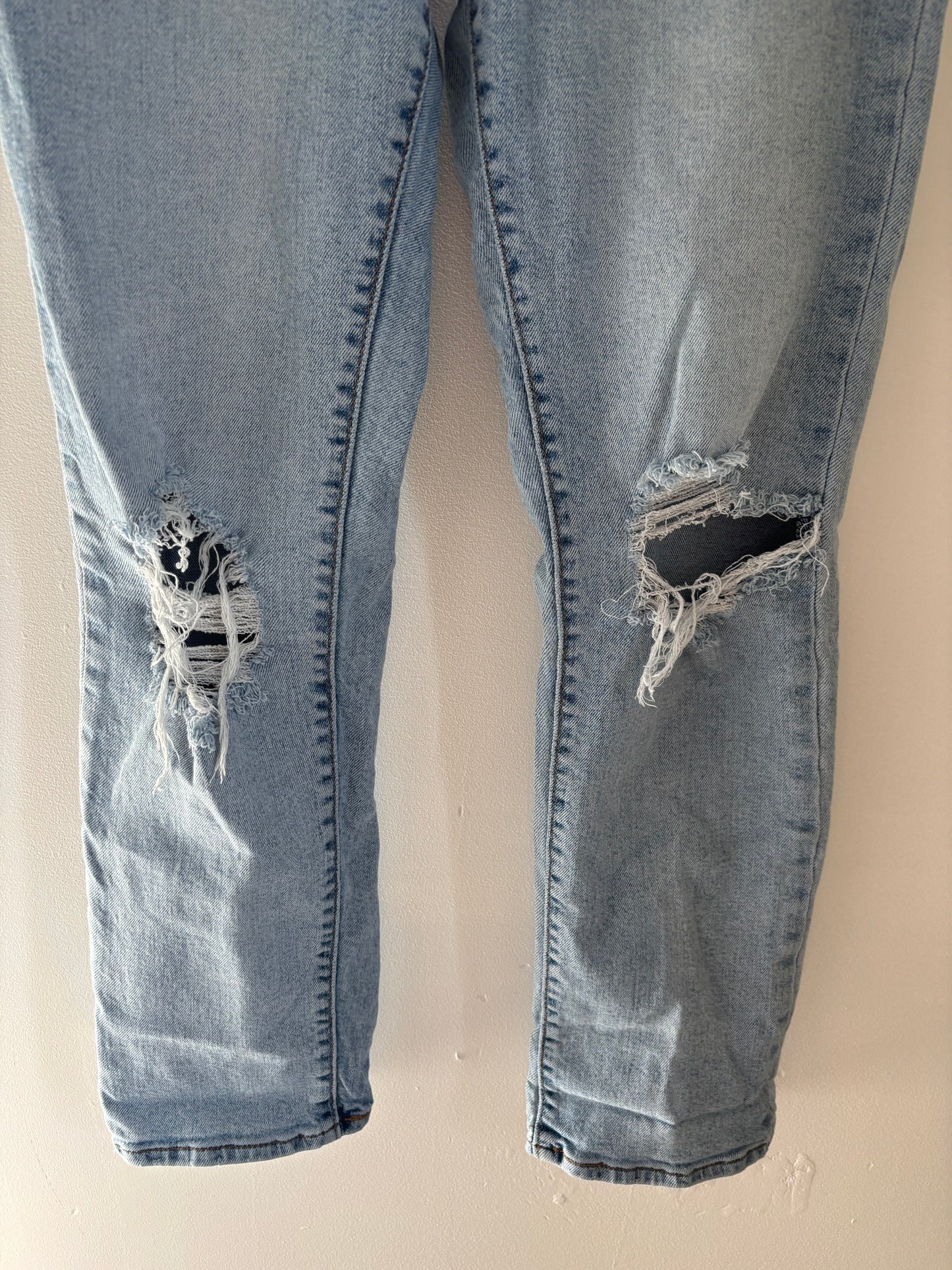 Levi's Wedgie Straight Distresed Denim | 28 (fit small**)
