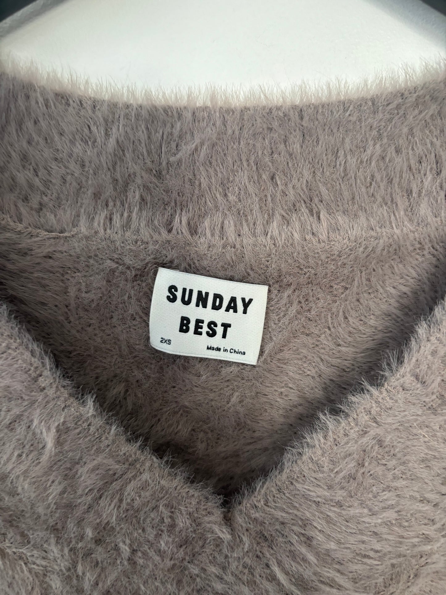 Sunday Best / Aritzia Kitten V-neck Sweater | XXS (N243A22)