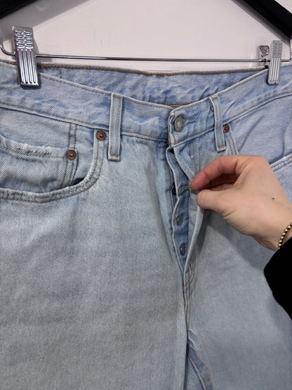 Levi's 501 Light Wash Denim | Sz 29 (M144O9)