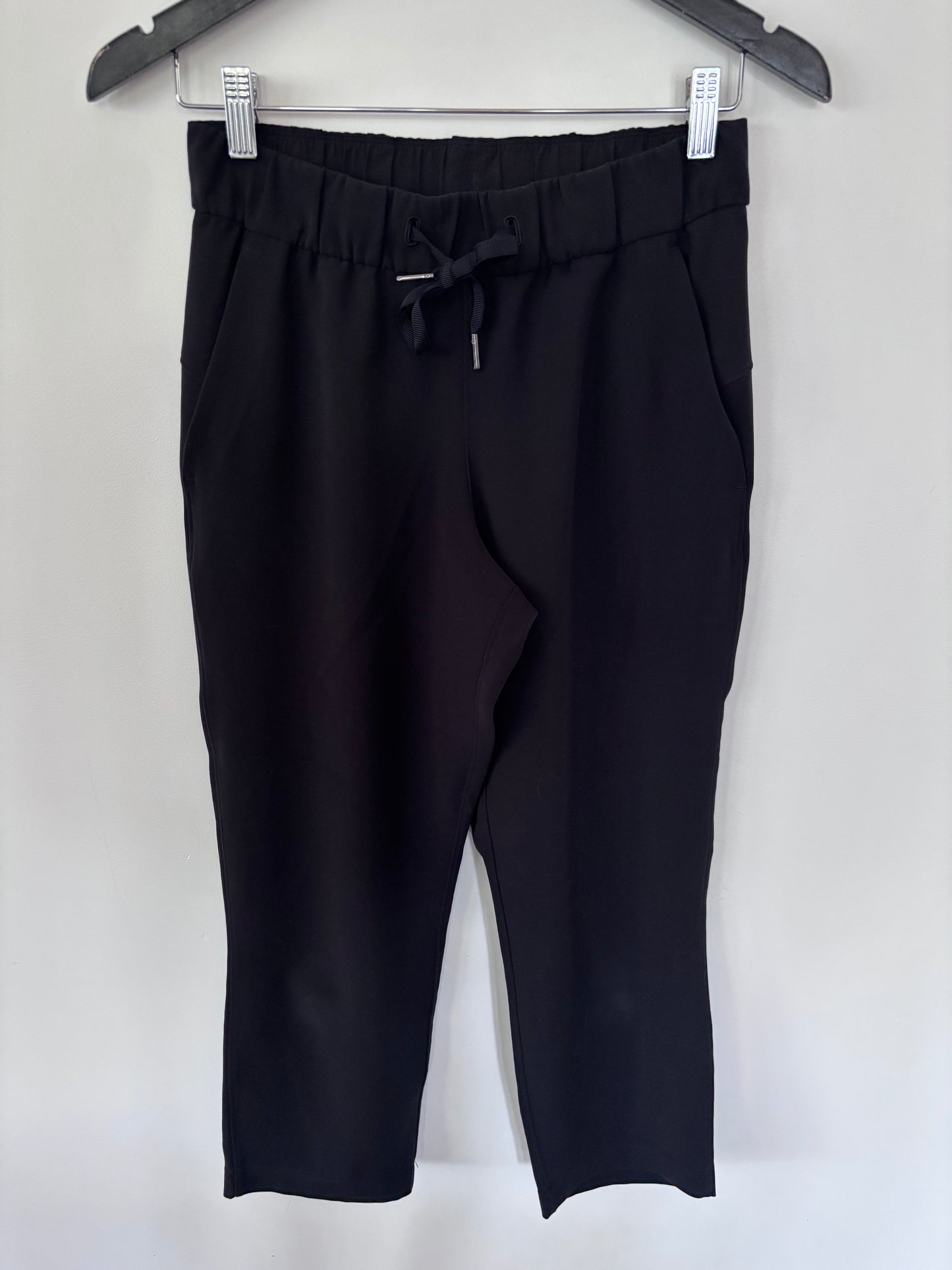 Lululemon On The Fly Crop *Woven 23" Black Pants | Sz 4