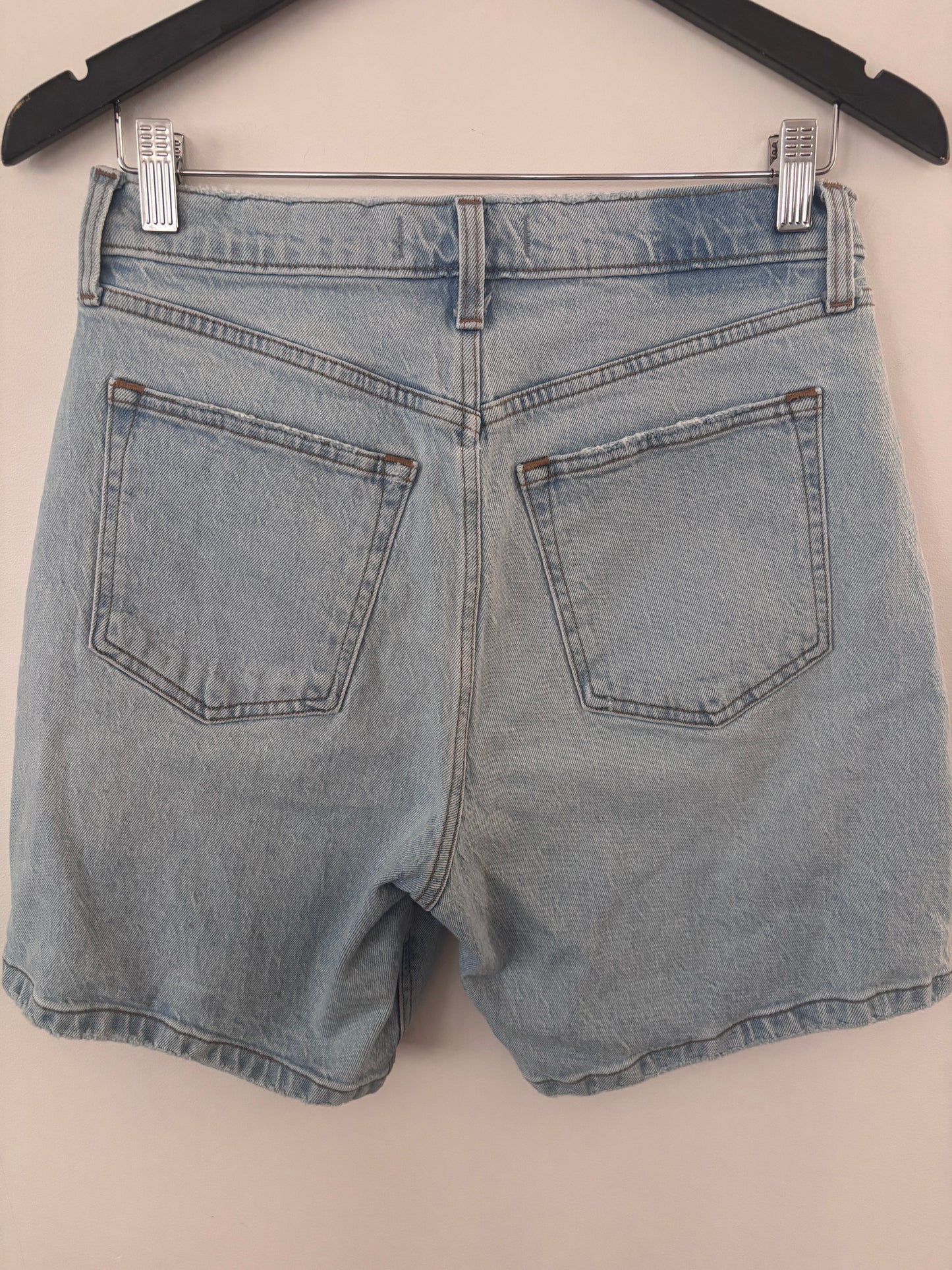 A&F The 7" Dad Shorts in Light Wash | Sz 28
