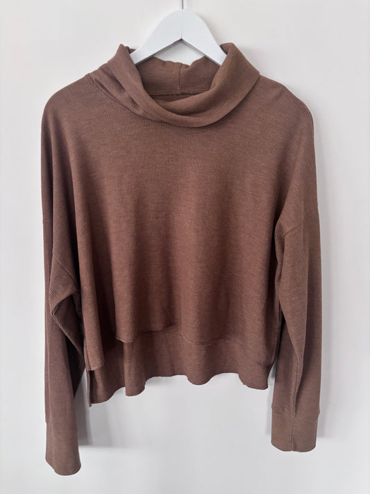 AE Brown Waffle Turtleneck LS Top | Medium