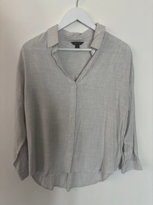 RW&Co Viscose Light Grey Button Up Top | Medium (N42S20)