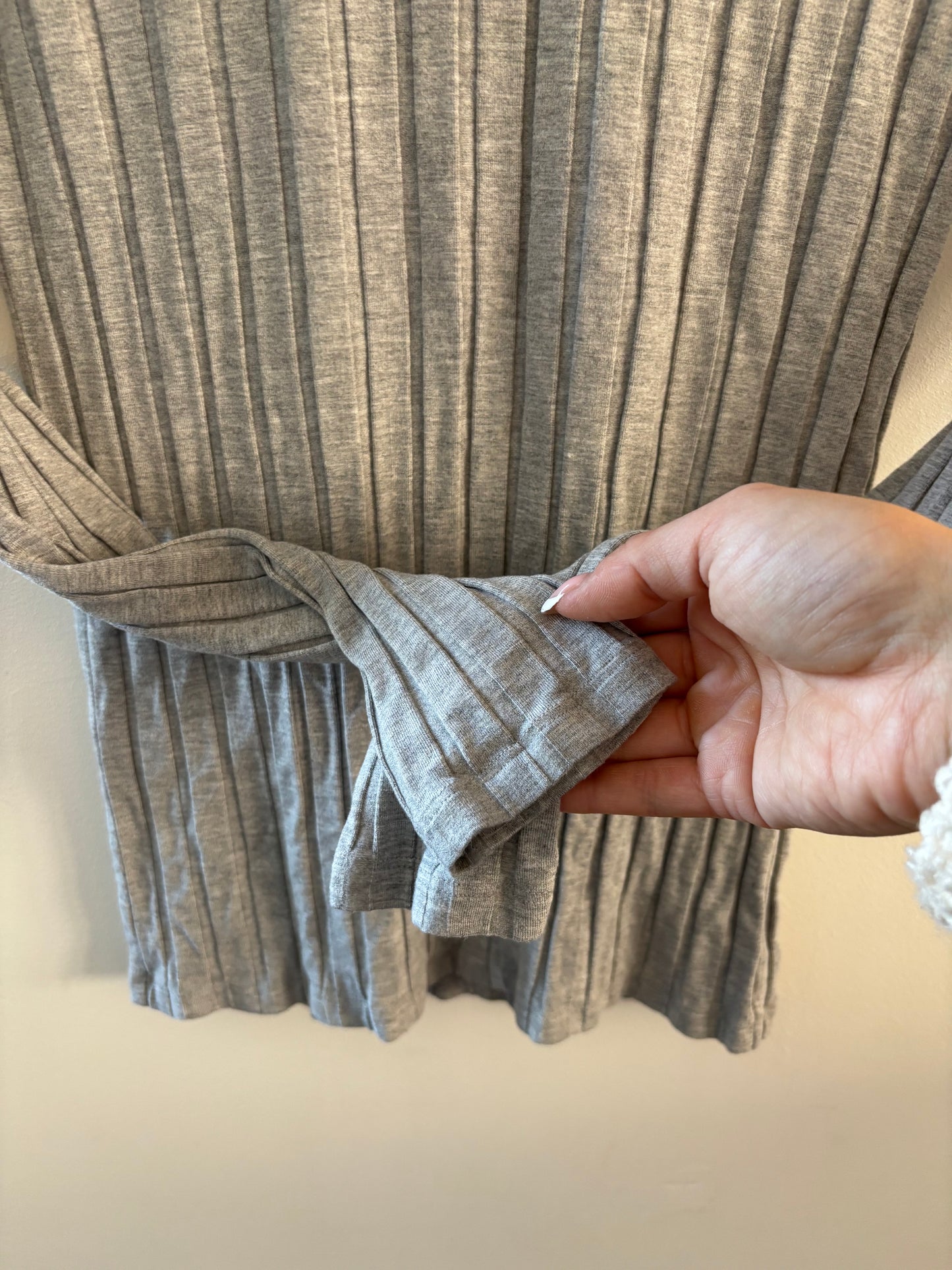 Wilfred / Aritzia Grey Ribbed Turtleneck | Medium