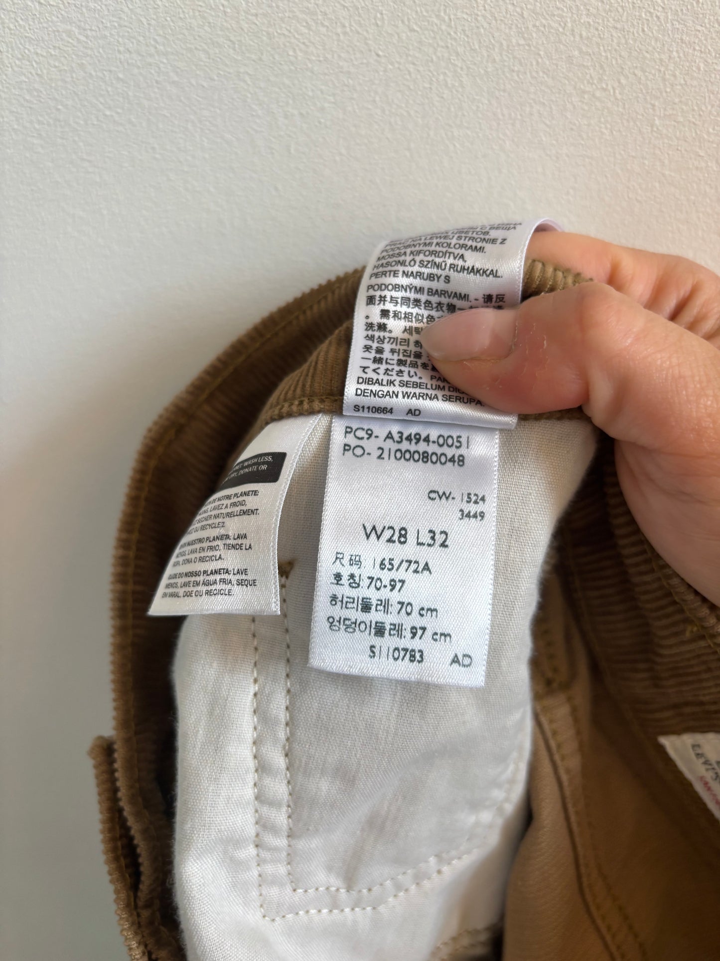 Levi's Baggy Dad Jeans in Brown Corduroy | 28
