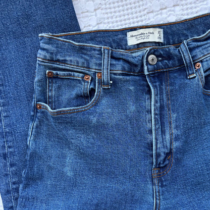 A&F Ankle Straight Ultra High Rise (medium/dark wash) | Sz 4 or 27 (CS21W8)