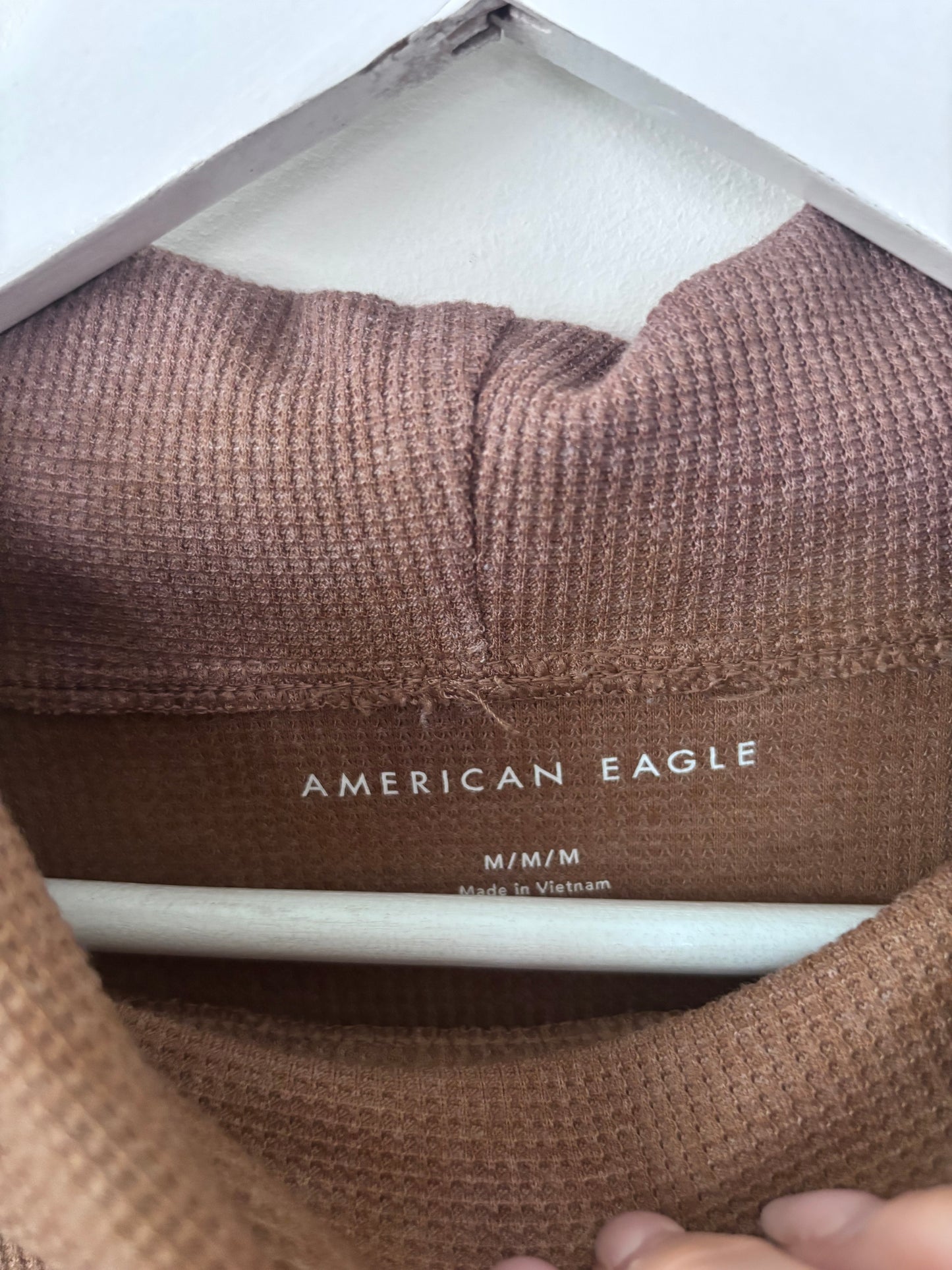 AE Brown Waffle Turtleneck LS Top | Medium